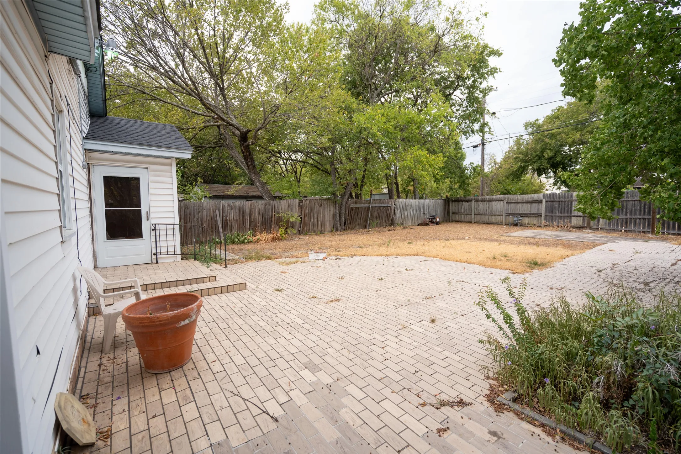 Single Family Residence For Sale in Dallas County , 6735 Woodard Avenue, Dallas, Texas 75227, 3 Bedroom, 2 Bathroom, Garage spaces, 1,411 Sqft, built in 1950, mls#21402386, Real Estate Agent in Dallas, Homes For Sale in Dallas county, Homes For Sale in Dallas, Realtor in Dallas Texas, Real Estate Brokerage Independent Realty Texas, Luminita Cordes Realtor