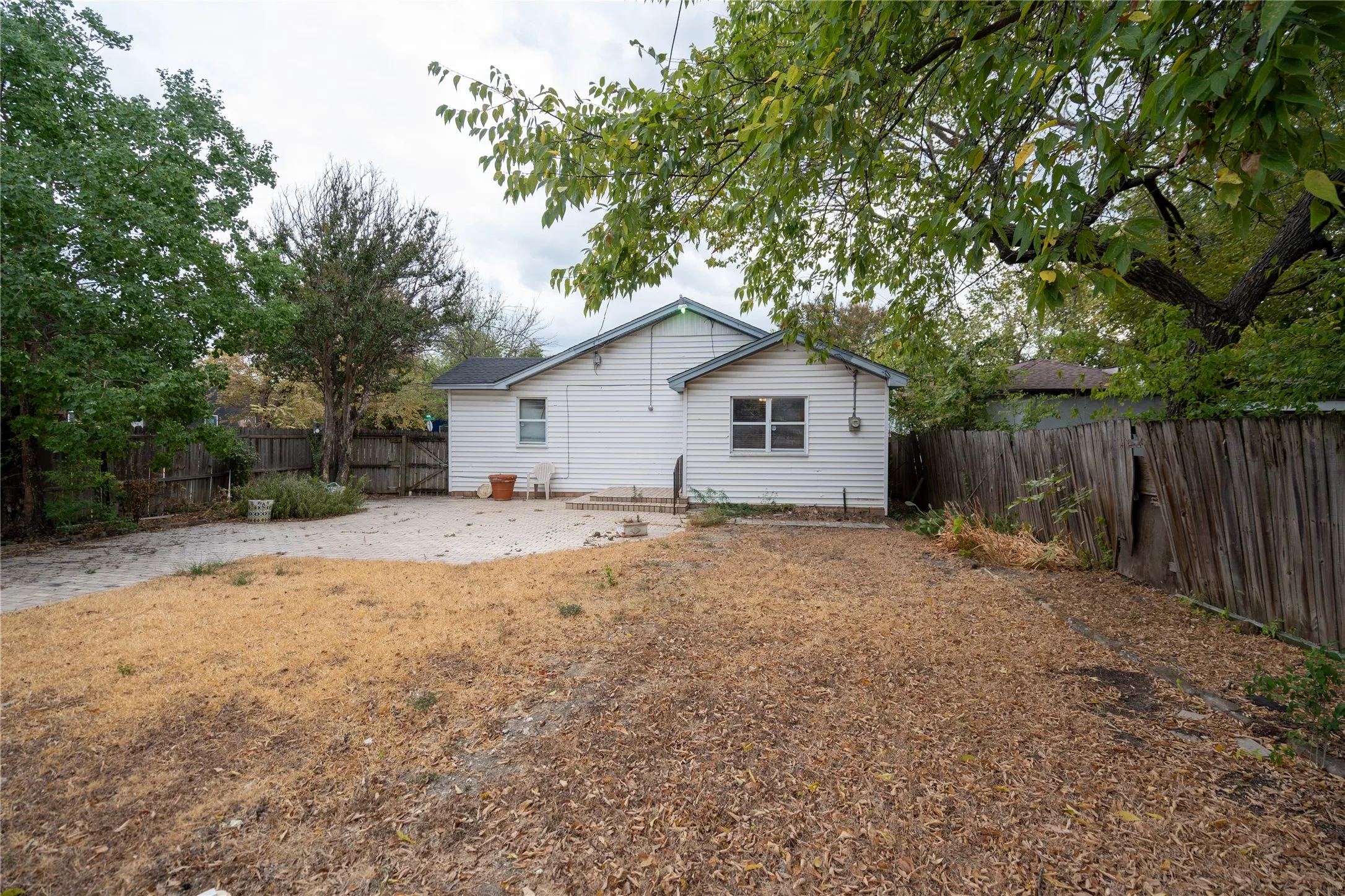 Single Family Residence For Sale in Dallas County , 6735 Woodard Avenue, Dallas, Texas 75227, 3 Bedroom, 2 Bathroom, Garage spaces, 1,411 Sqft, built in 1950, mls#21402386, Real Estate Agent in Dallas, Homes For Sale in Dallas county, Homes For Sale in Dallas, Realtor in Dallas Texas, Real Estate Brokerage Independent Realty Texas, Luminita Cordes Realtor