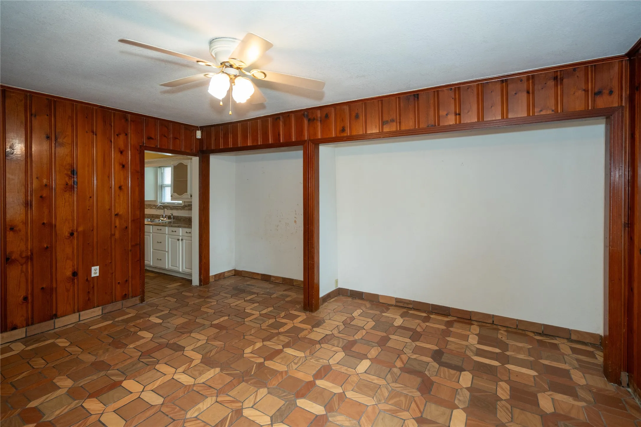 Single Family Residence For Sale in Dallas County , 6735 Woodard Avenue, Dallas, Texas 75227, 3 Bedroom, 2 Bathroom, Garage spaces, 1,411 Sqft, built in 1950, mls#21402386, Real Estate Agent in Dallas, Homes For Sale in Dallas county, Homes For Sale in Dallas, Realtor in Dallas Texas, Real Estate Brokerage Independent Realty Texas, Luminita Cordes Realtor
