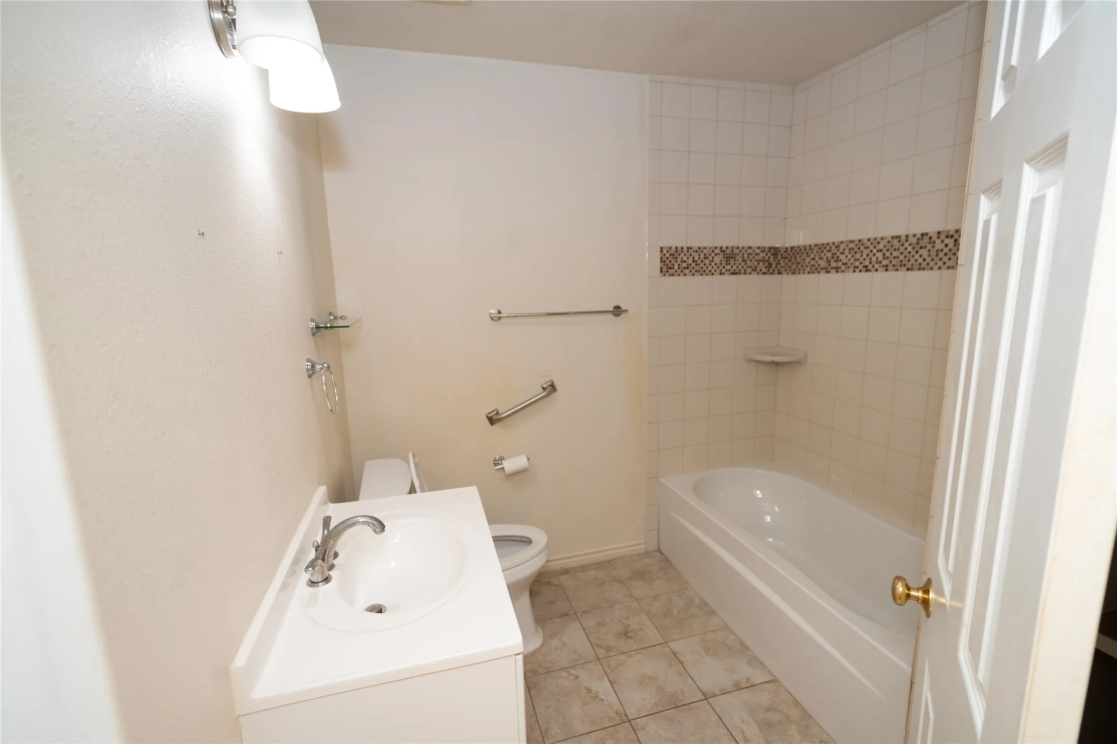 Single Family Residence For Sale in Dallas County , 6735 Woodard Avenue, Dallas, Texas 75227, 3 Bedroom, 2 Bathroom, Garage spaces, 1,411 Sqft, built in 1950, mls#21402386, Real Estate Agent in Dallas, Homes For Sale in Dallas county, Homes For Sale in Dallas, Realtor in Dallas Texas, Real Estate Brokerage Independent Realty Texas, Luminita Cordes Realtor