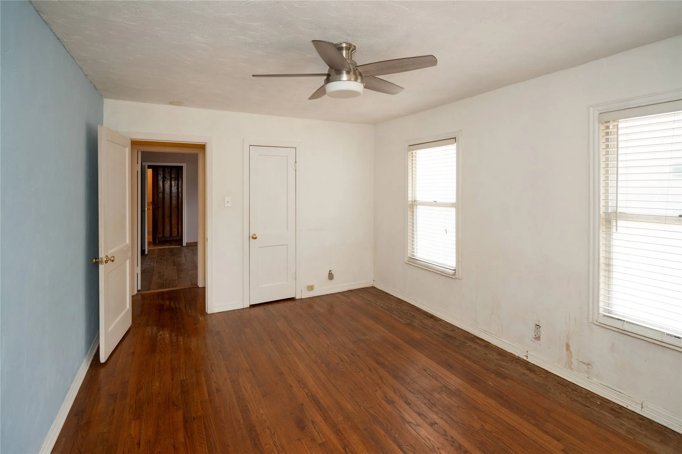Single Family Residence For Sale in Dallas County , 6735 Woodard Avenue, Dallas, Texas 75227, 3 Bedroom, 2 Bathroom, Garage spaces, 1,411 Sqft, built in 1950, mls#21402386, Real Estate Agent in Dallas, Homes For Sale in Dallas county, Homes For Sale in Dallas, Realtor in Dallas Texas, Real Estate Brokerage Independent Realty Texas, Luminita Cordes Realtor