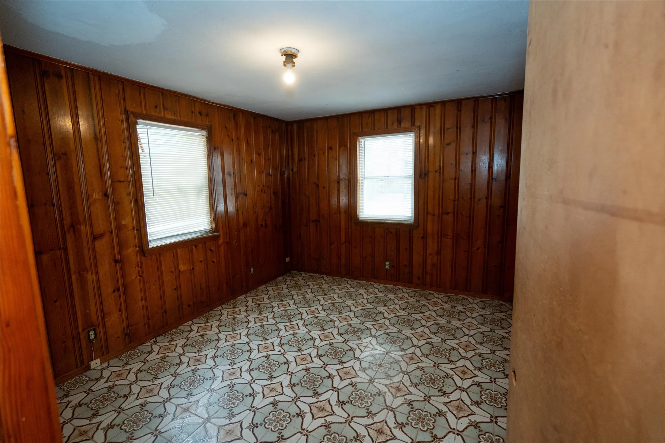 Single Family Residence For Sale in Dallas County , 6735 Woodard Avenue, Dallas, Texas 75227, 3 Bedroom, 2 Bathroom, Garage spaces, 1,411 Sqft, built in 1950, mls#21402386, Real Estate Agent in Dallas, Homes For Sale in Dallas county, Homes For Sale in Dallas, Realtor in Dallas Texas, Real Estate Brokerage Independent Realty Texas, Luminita Cordes Realtor
