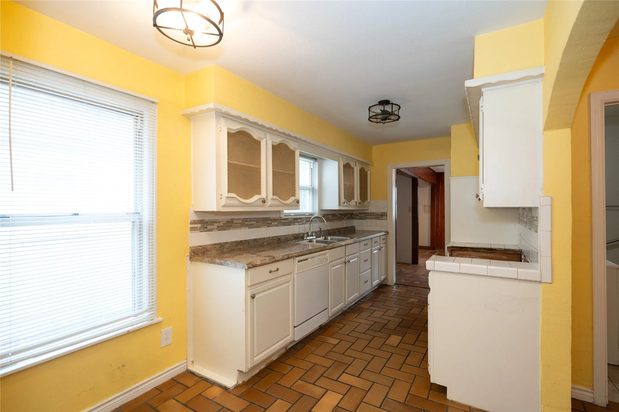 Single Family Residence For Sale in Dallas County , 6735 Woodard Avenue, Dallas, Texas 75227, 3 Bedroom, 2 Bathroom, Garage spaces, 1,411 Sqft, built in 1950, mls#21402386, Real Estate Agent in Dallas, Homes For Sale in Dallas county, Homes For Sale in Dallas, Realtor in Dallas Texas, Real Estate Brokerage Independent Realty Texas, Luminita Cordes Realtor