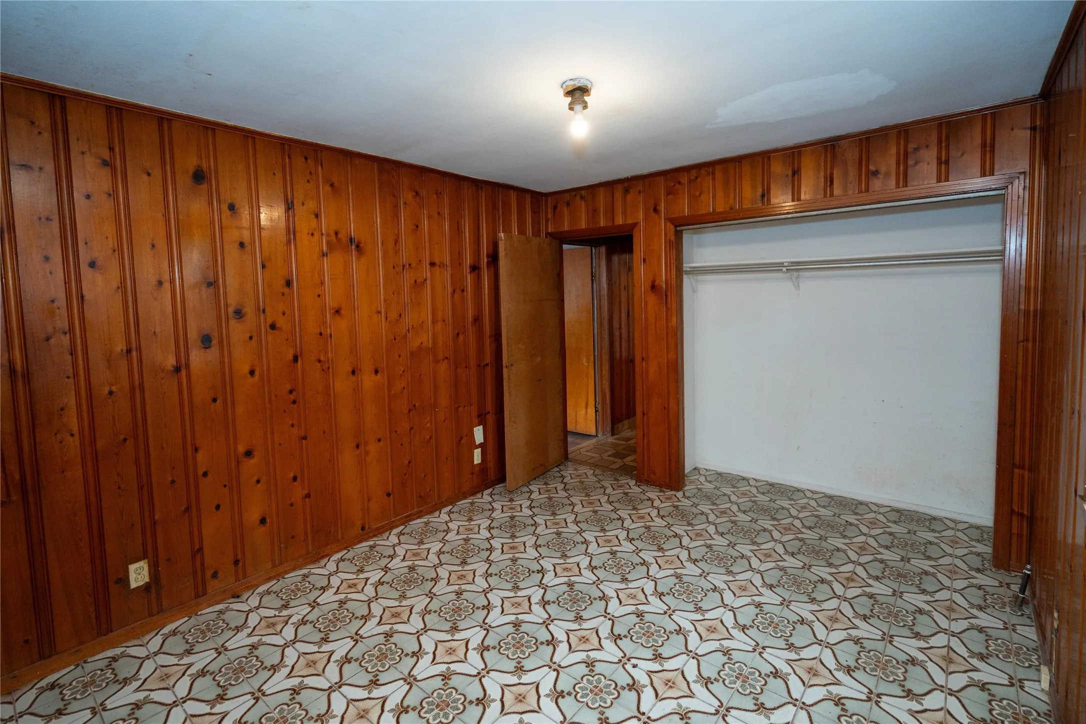 Single Family Residence For Sale in Dallas County , 6735 Woodard Avenue, Dallas, Texas 75227, 3 Bedroom, 2 Bathroom, Garage spaces, 1,411 Sqft, built in 1950, mls#21402386, Real Estate Agent in Dallas, Homes For Sale in Dallas county, Homes For Sale in Dallas, Realtor in Dallas Texas, Real Estate Brokerage Independent Realty Texas, Luminita Cordes Realtor