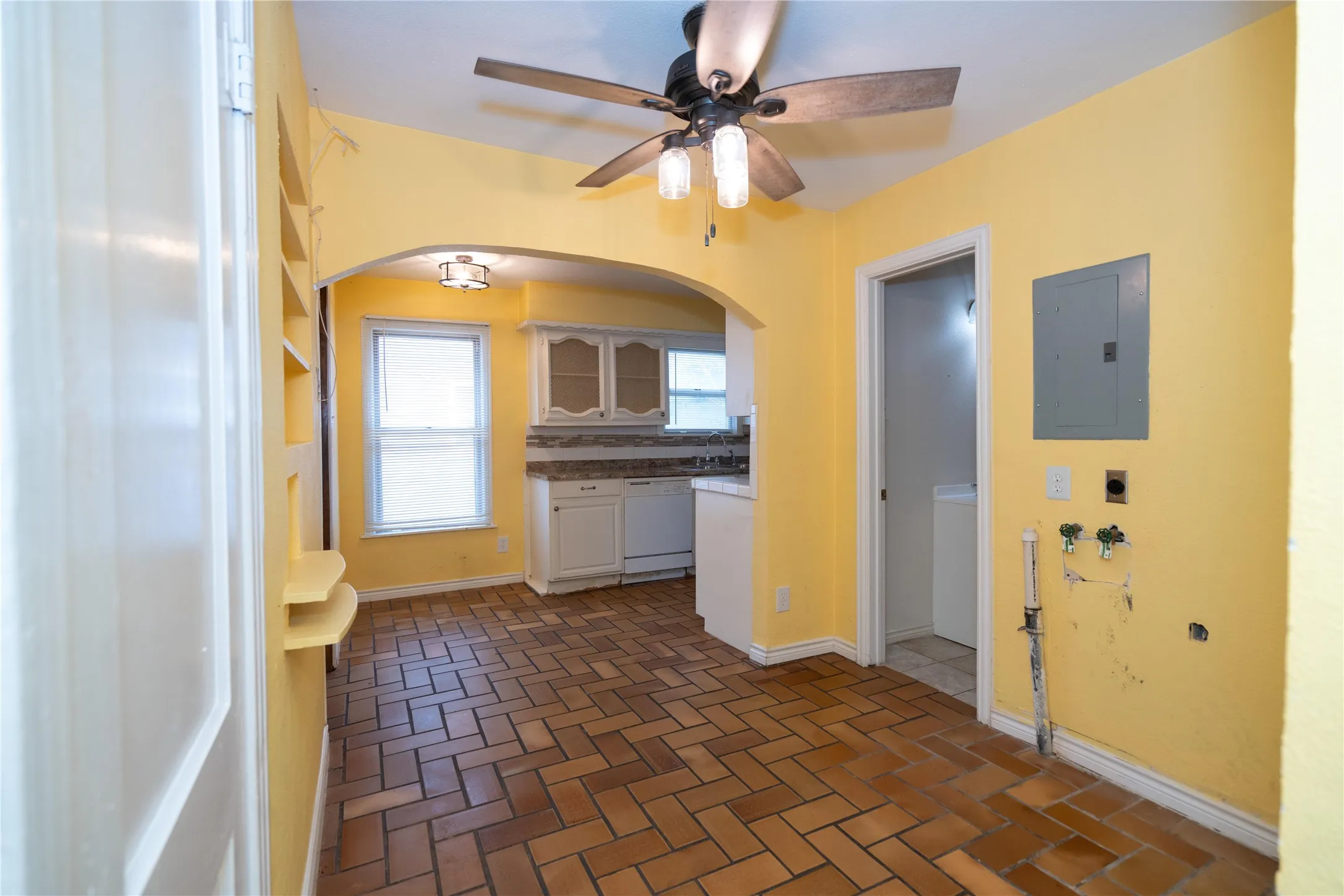 Single Family Residence For Sale in Dallas County , 6735 Woodard Avenue, Dallas, Texas 75227, 3 Bedroom, 2 Bathroom, Garage spaces, 1,411 Sqft, built in 1950, mls#21402386, Real Estate Agent in Dallas, Homes For Sale in Dallas county, Homes For Sale in Dallas, Realtor in Dallas Texas, Real Estate Brokerage Independent Realty Texas, Luminita Cordes Realtor