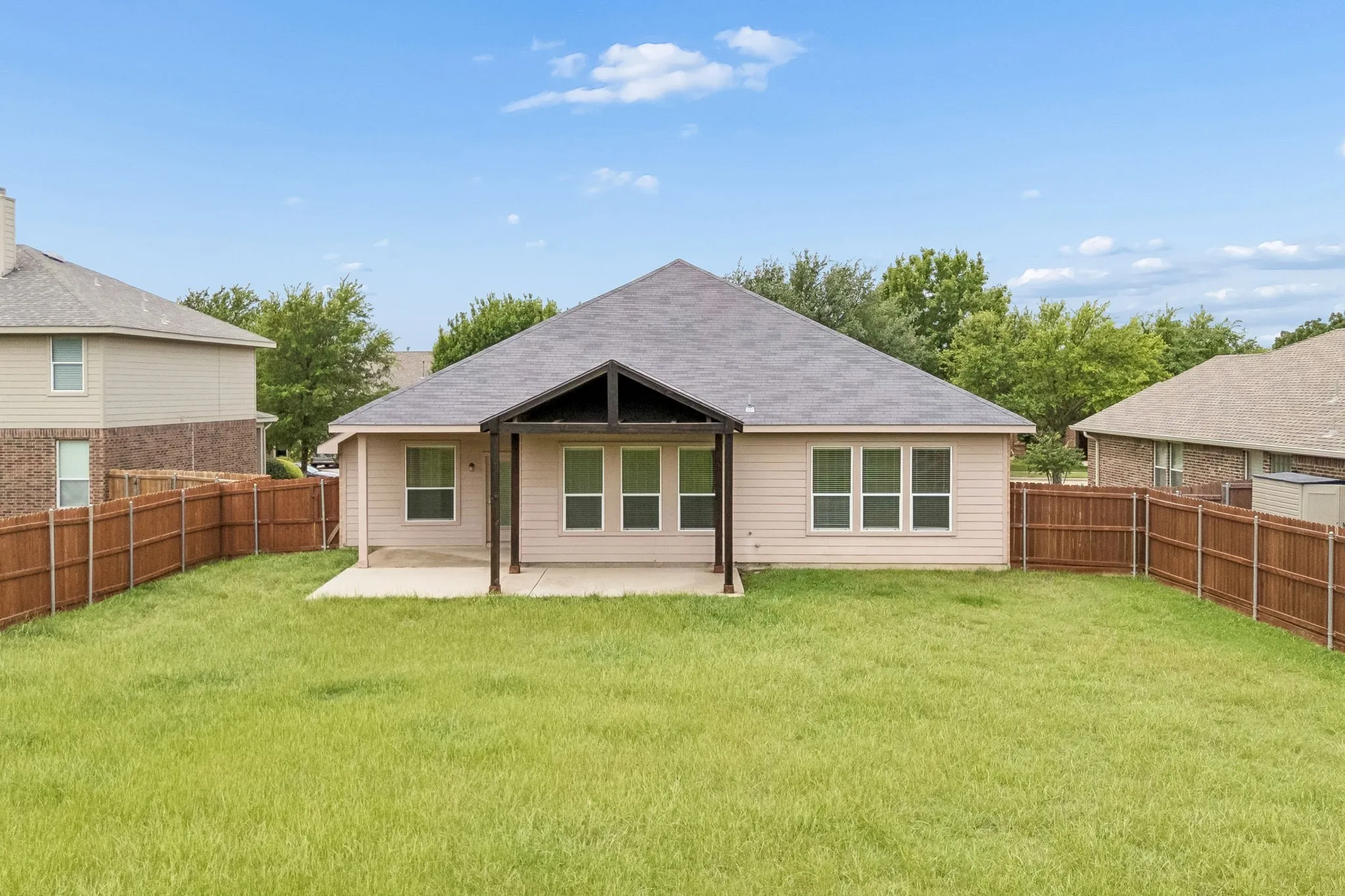 Single Family Residence For Sale in Collin County , 1209 Stone Lane, Celina, Texas 75009, 3 Bedroom, 2 Bathroom, 2 Garage spaces, 2,492 Sqft, built in 2004, mls#21402766, Real Estate Agent in Celina, Homes For Sale in Collin county, Homes For Sale in Celina, Realtor in Celina Texas, Real Estate Brokerage Independent Realty Texas, Luminita Cordes Realtor