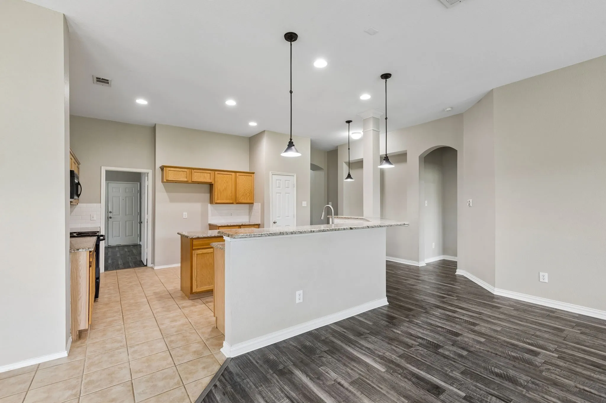 Single Family Residence For Sale in Collin County , 1209 Stone Lane, Celina, Texas 75009, 3 Bedroom, 2 Bathroom, 2 Garage spaces, 2,492 Sqft, built in 2004, mls#21402766, Real Estate Agent in Celina, Homes For Sale in Collin county, Homes For Sale in Celina, Realtor in Celina Texas, Real Estate Brokerage Independent Realty Texas, Luminita Cordes Realtor