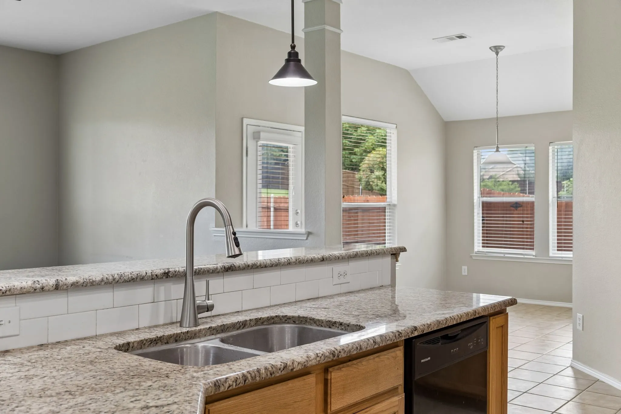 Single Family Residence For Sale in Collin County , 1209 Stone Lane, Celina, Texas 75009, 3 Bedroom, 2 Bathroom, 2 Garage spaces, 2,492 Sqft, built in 2004, mls#21402766, Real Estate Agent in Celina, Homes For Sale in Collin county, Homes For Sale in Celina, Realtor in Celina Texas, Real Estate Brokerage Independent Realty Texas, Luminita Cordes Realtor