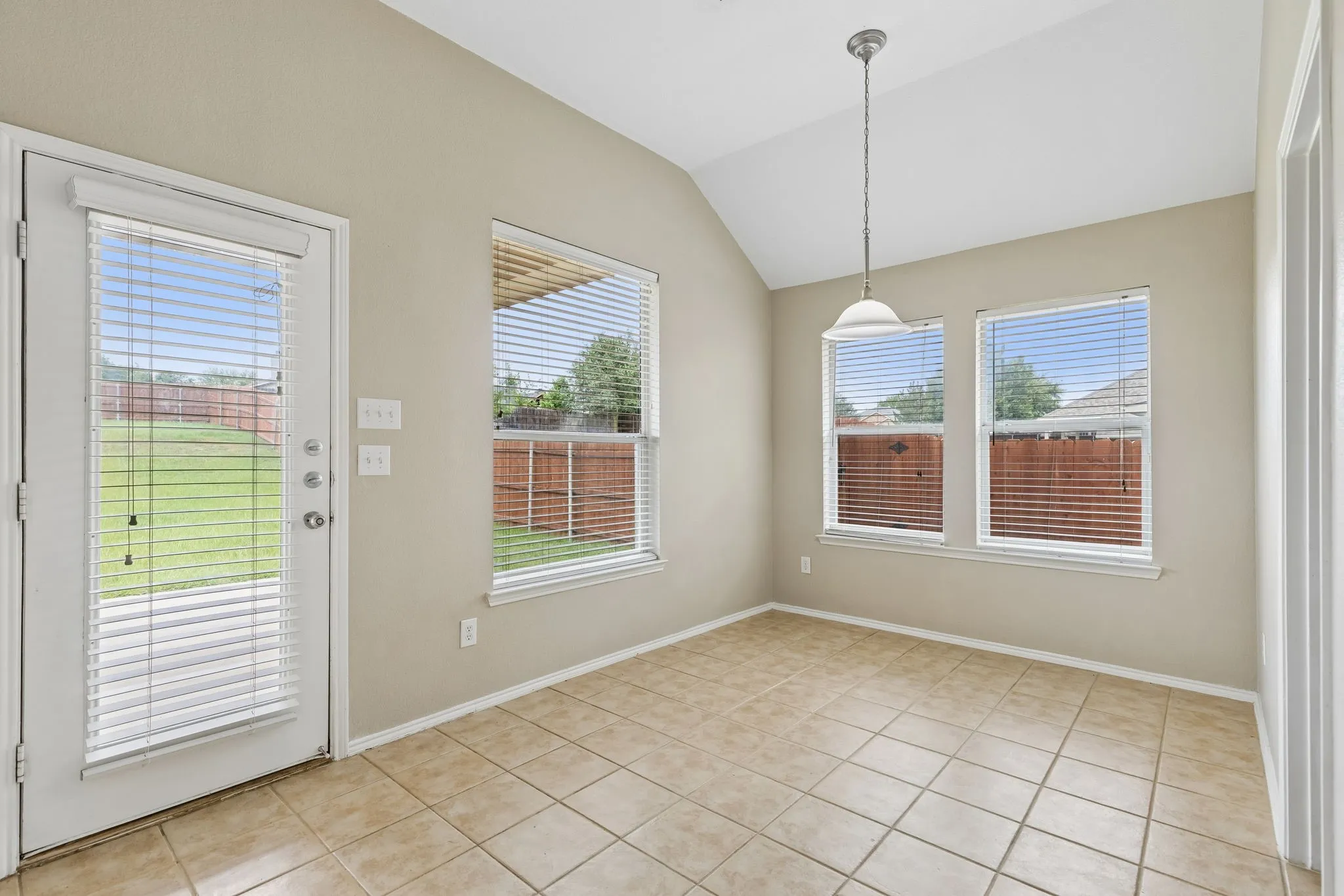 Single Family Residence For Sale in Collin County , 1209 Stone Lane, Celina, Texas 75009, 3 Bedroom, 2 Bathroom, 2 Garage spaces, 2,492 Sqft, built in 2004, mls#21402766, Real Estate Agent in Celina, Homes For Sale in Collin county, Homes For Sale in Celina, Realtor in Celina Texas, Real Estate Brokerage Independent Realty Texas, Luminita Cordes Realtor