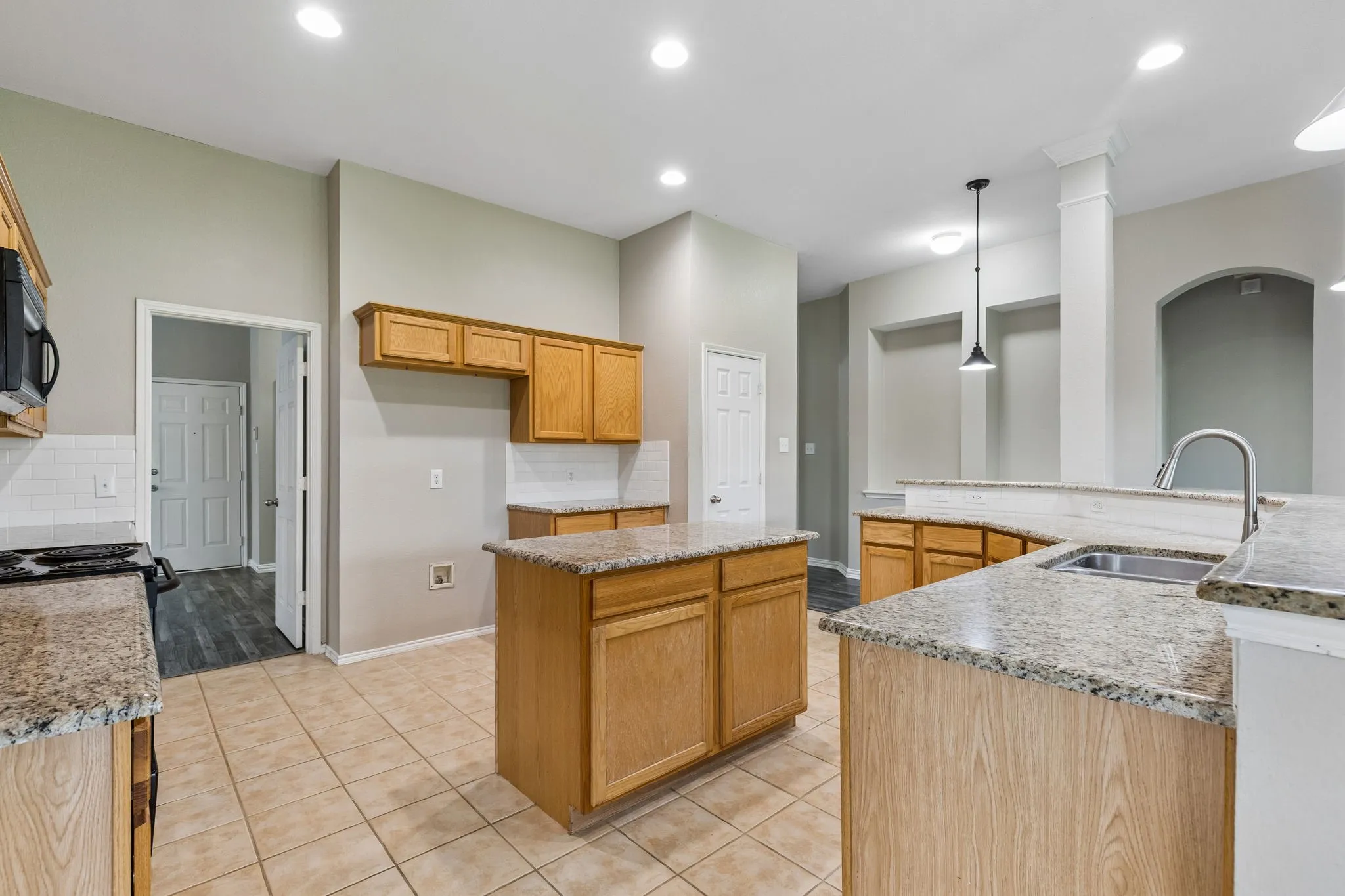 Single Family Residence For Sale in Collin County , 1209 Stone Lane, Celina, Texas 75009, 3 Bedroom, 2 Bathroom, 2 Garage spaces, 2,492 Sqft, built in 2004, mls#21402766, Real Estate Agent in Celina, Homes For Sale in Collin county, Homes For Sale in Celina, Realtor in Celina Texas, Real Estate Brokerage Independent Realty Texas, Luminita Cordes Realtor