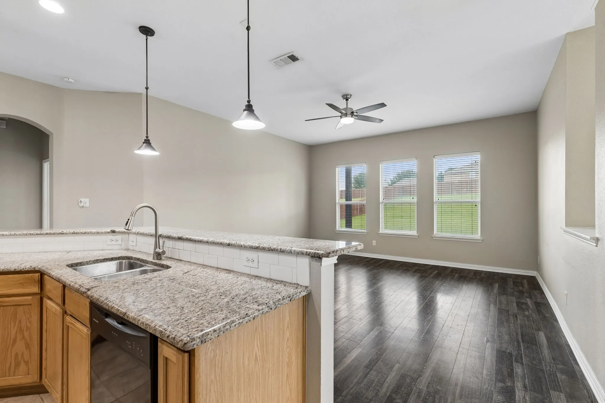 Single Family Residence For Sale in Collin County , 1209 Stone Lane, Celina, Texas 75009, 3 Bedroom, 2 Bathroom, 2 Garage spaces, 2,492 Sqft, built in 2004, mls#21402766, Real Estate Agent in Celina, Homes For Sale in Collin county, Homes For Sale in Celina, Realtor in Celina Texas, Real Estate Brokerage Independent Realty Texas, Luminita Cordes Realtor