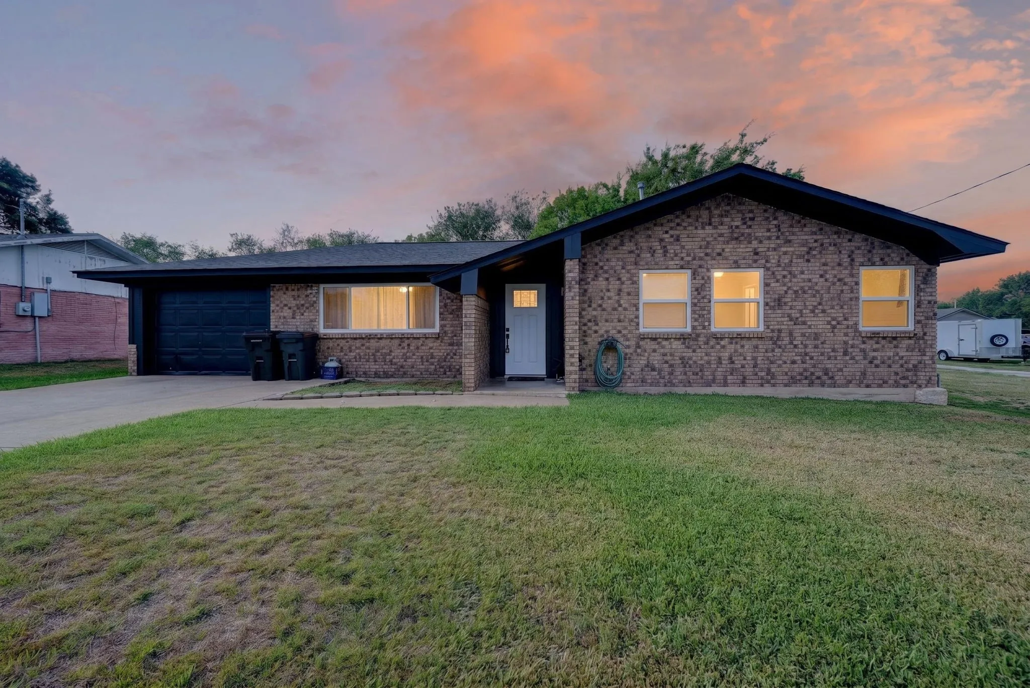 Single Family Residence For Sale in Van Zandt County , 708 E High Street, Wills Point, Texas 75169, 2 Bedroom, 2 Bathroom, Garage spaces, 1,266 Sqft, built in 1965, mls#21395210, Real Estate Agent in Wills Point, Homes For Sale in Van Zandt county, Homes For Sale in Wills Point, Realtor in Wills Point Texas, Real Estate Brokerage Independent Realty Texas, Luminita Cordes Realtor