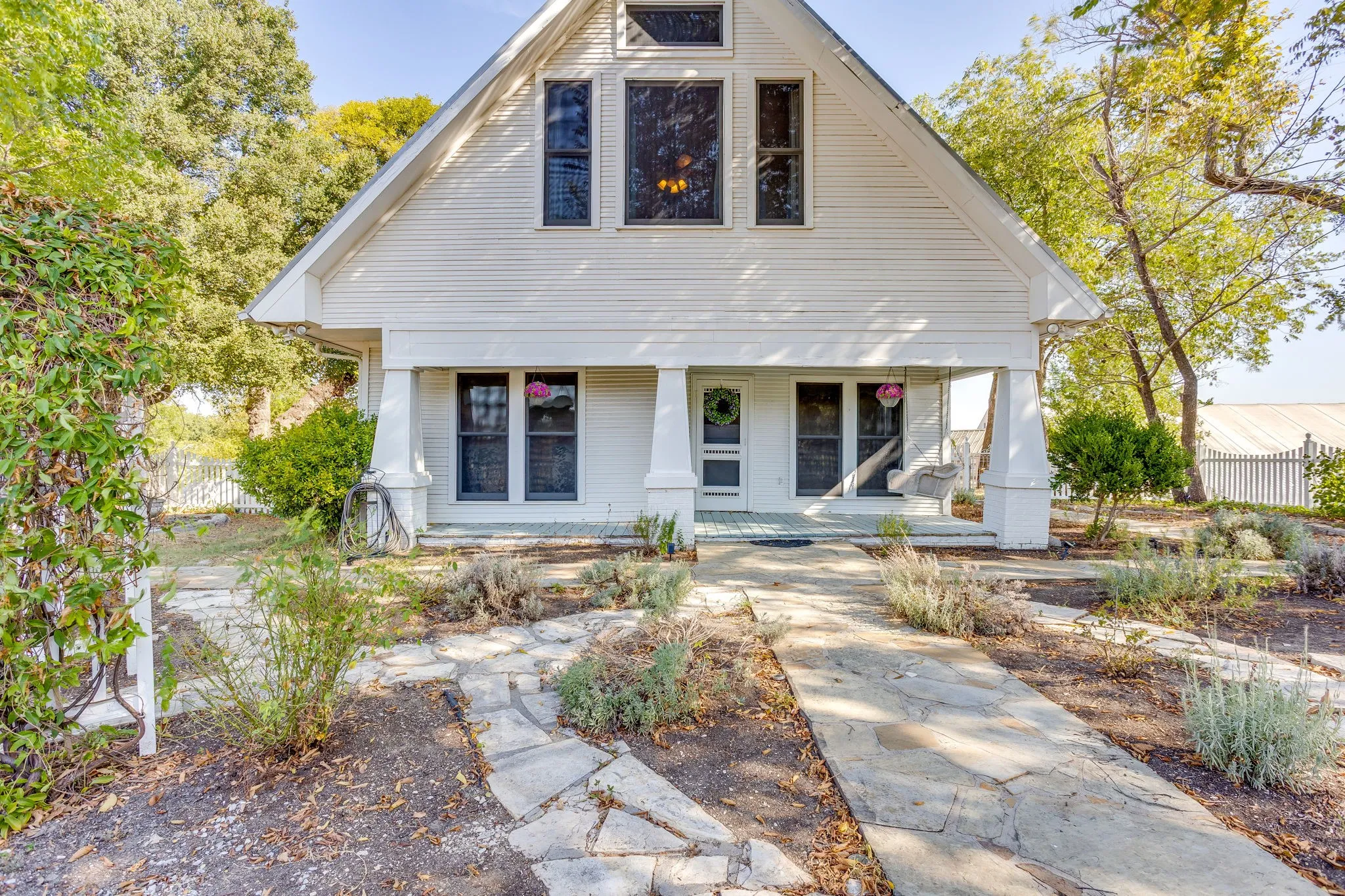 Single Family Residence For Sale in Parker County , 1590 Airport Road, Aledo, Texas 76008, 3 Bedroom, 3 Bathroom, Garage spaces, 2,360 Sqft, built in 2002, mls#21401013, Real Estate Agent in Aledo, Homes For Sale in Parker county, Homes For Sale in Aledo, Realtor in Aledo Texas, Real Estate Brokerage Independent Realty Texas, Luminita Cordes Realtor