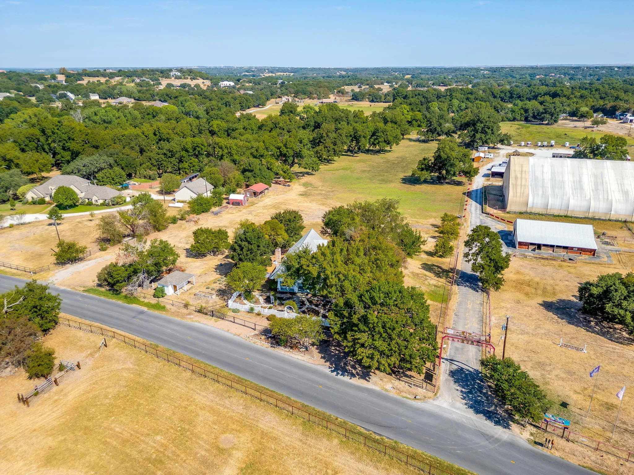 Single Family Residence For Sale in Parker County , 1590 Airport Road, Aledo, Texas 76008, 3 Bedroom, 3 Bathroom, Garage spaces, 2,360 Sqft, built in 2002, mls#21401013, Real Estate Agent in Aledo, Homes For Sale in Parker county, Homes For Sale in Aledo, Realtor in Aledo Texas, Real Estate Brokerage Independent Realty Texas, Luminita Cordes Realtor