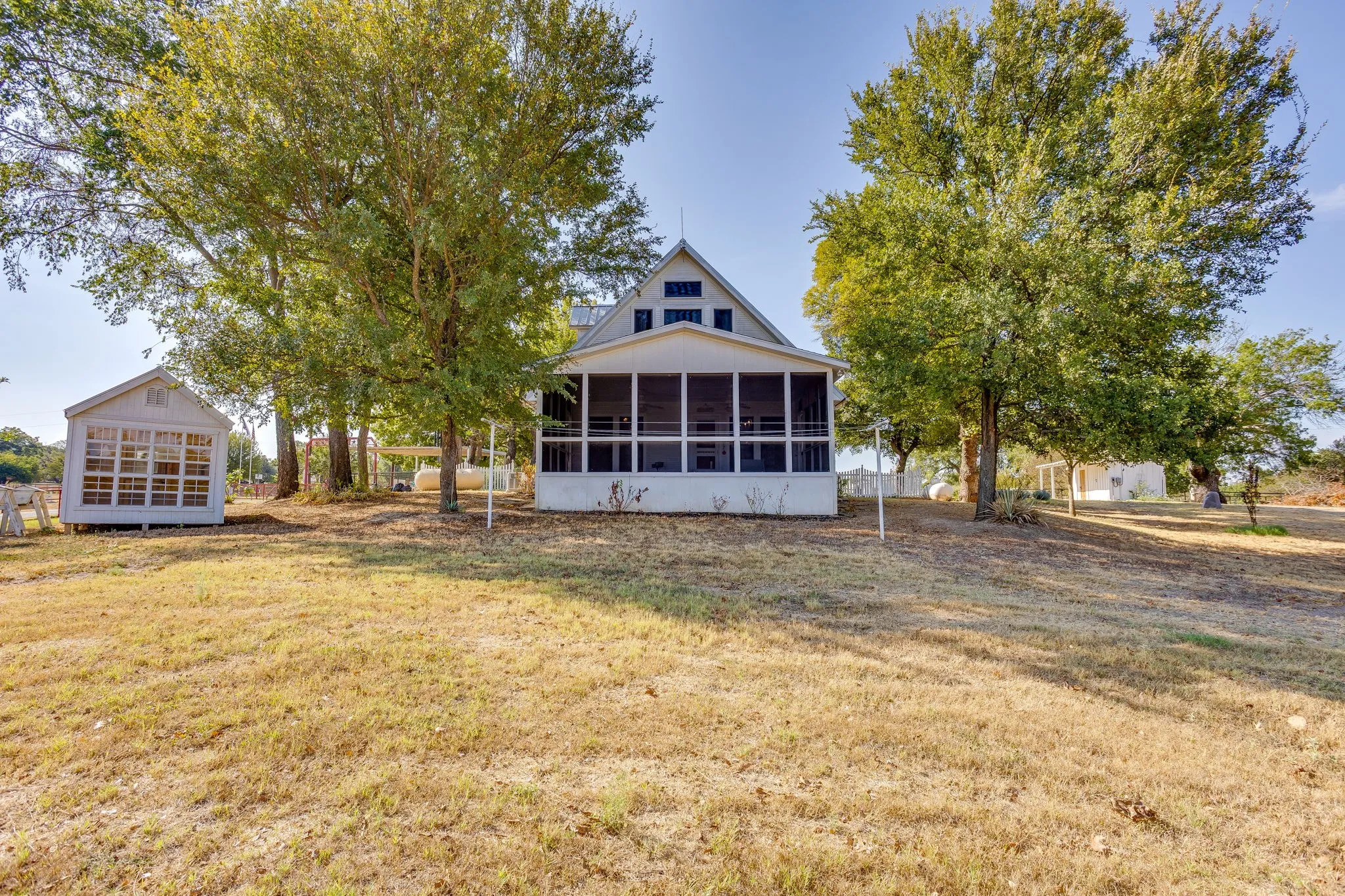 Single Family Residence For Sale in Parker County , 1590 Airport Road, Aledo, Texas 76008, 3 Bedroom, 3 Bathroom, Garage spaces, 2,360 Sqft, built in 2002, mls#21401013, Real Estate Agent in Aledo, Homes For Sale in Parker county, Homes For Sale in Aledo, Realtor in Aledo Texas, Real Estate Brokerage Independent Realty Texas, Luminita Cordes Realtor
