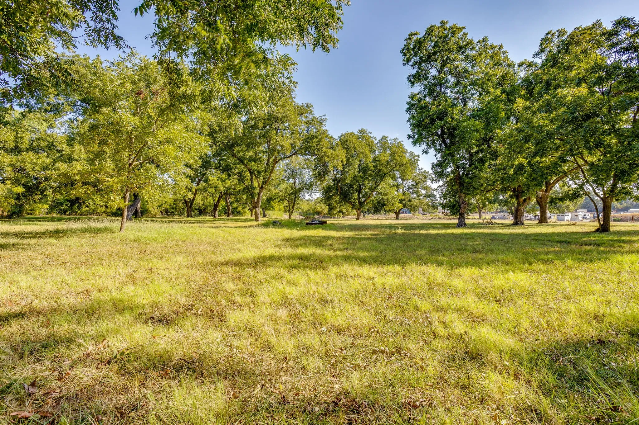 Single Family Residence For Sale in Parker County , 1590 Airport Road, Aledo, Texas 76008, 3 Bedroom, 3 Bathroom, Garage spaces, 2,360 Sqft, built in 2002, mls#21401013, Real Estate Agent in Aledo, Homes For Sale in Parker county, Homes For Sale in Aledo, Realtor in Aledo Texas, Real Estate Brokerage Independent Realty Texas, Luminita Cordes Realtor
