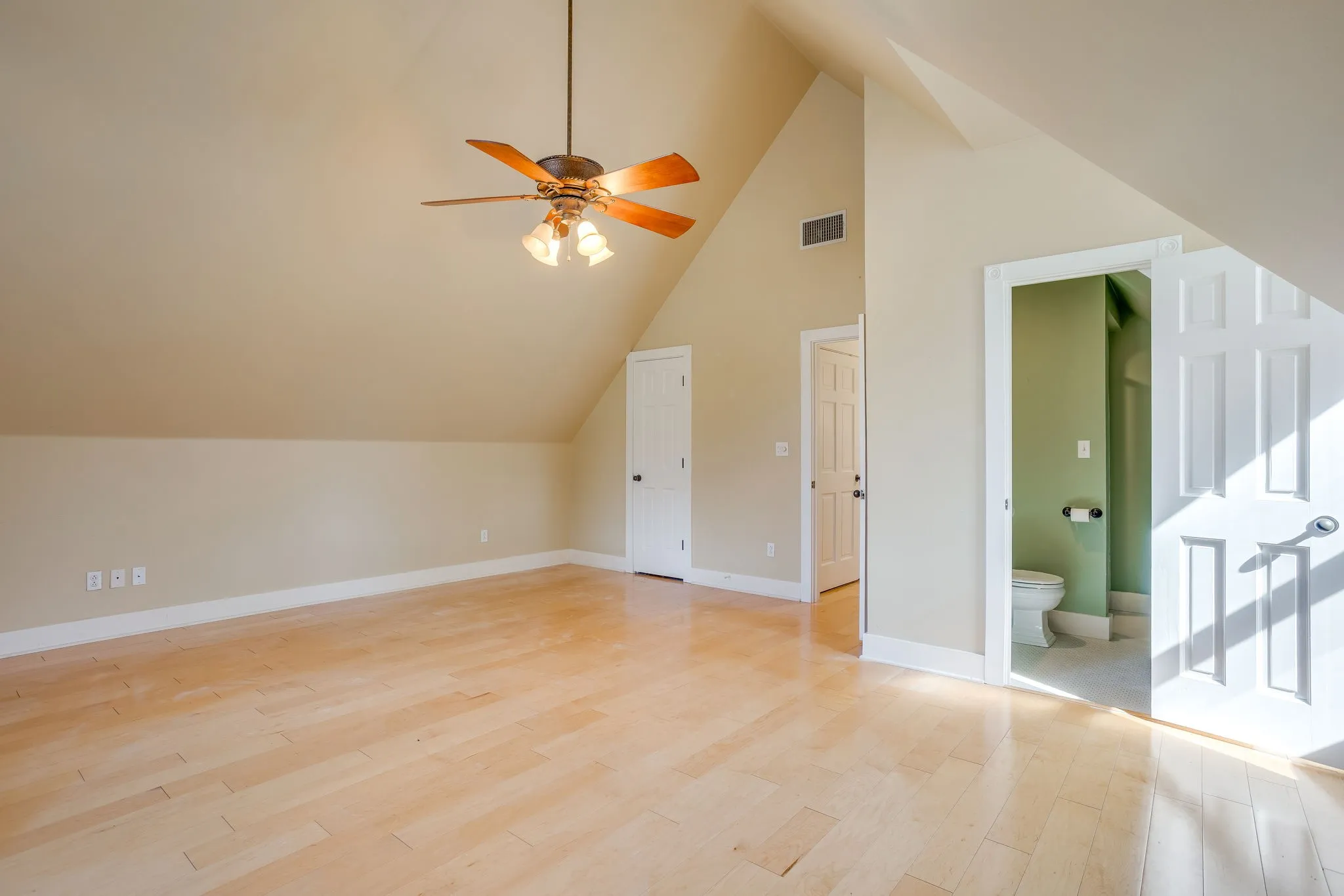 Single Family Residence For Sale in Parker County , 1590 Airport Road, Aledo, Texas 76008, 3 Bedroom, 3 Bathroom, Garage spaces, 2,360 Sqft, built in 2002, mls#21401013, Real Estate Agent in Aledo, Homes For Sale in Parker county, Homes For Sale in Aledo, Realtor in Aledo Texas, Real Estate Brokerage Independent Realty Texas, Luminita Cordes Realtor