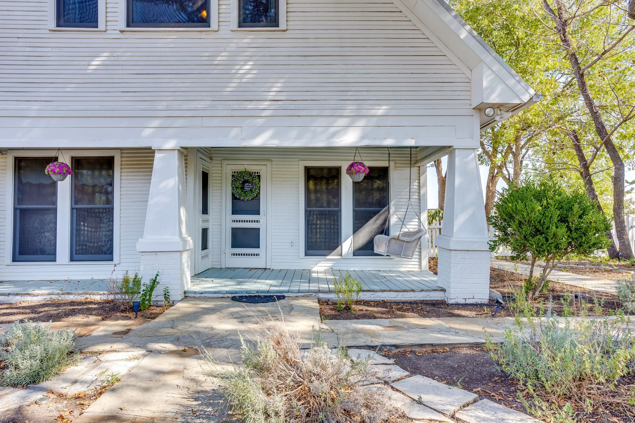 Single Family Residence For Sale in Parker County , 1590 Airport Road, Aledo, Texas 76008, 3 Bedroom, 3 Bathroom, Garage spaces, 2,360 Sqft, built in 2002, mls#21401013, Real Estate Agent in Aledo, Homes For Sale in Parker county, Homes For Sale in Aledo, Realtor in Aledo Texas, Real Estate Brokerage Independent Realty Texas, Luminita Cordes Realtor