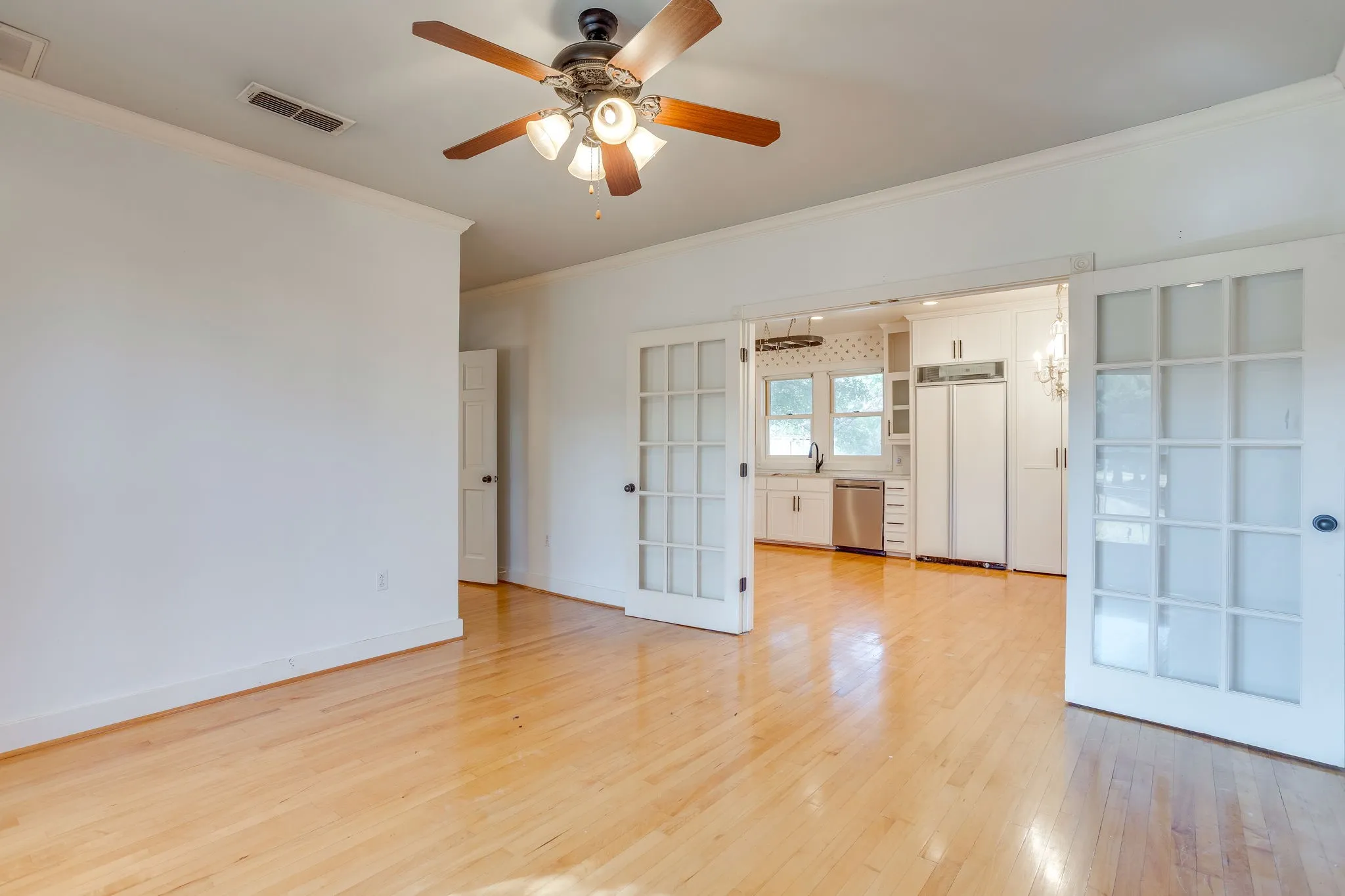Single Family Residence For Sale in Parker County , 1590 Airport Road, Aledo, Texas 76008, 3 Bedroom, 3 Bathroom, Garage spaces, 2,360 Sqft, built in 2002, mls#21401013, Real Estate Agent in Aledo, Homes For Sale in Parker county, Homes For Sale in Aledo, Realtor in Aledo Texas, Real Estate Brokerage Independent Realty Texas, Luminita Cordes Realtor