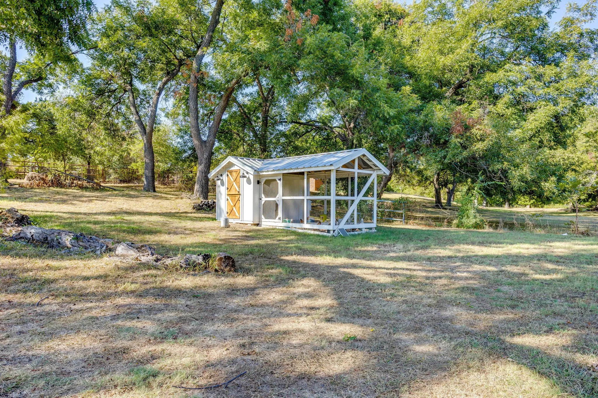 Single Family Residence For Sale in Parker County , 1590 Airport Road, Aledo, Texas 76008, 3 Bedroom, 3 Bathroom, Garage spaces, 2,360 Sqft, built in 2002, mls#21401013, Real Estate Agent in Aledo, Homes For Sale in Parker county, Homes For Sale in Aledo, Realtor in Aledo Texas, Real Estate Brokerage Independent Realty Texas, Luminita Cordes Realtor