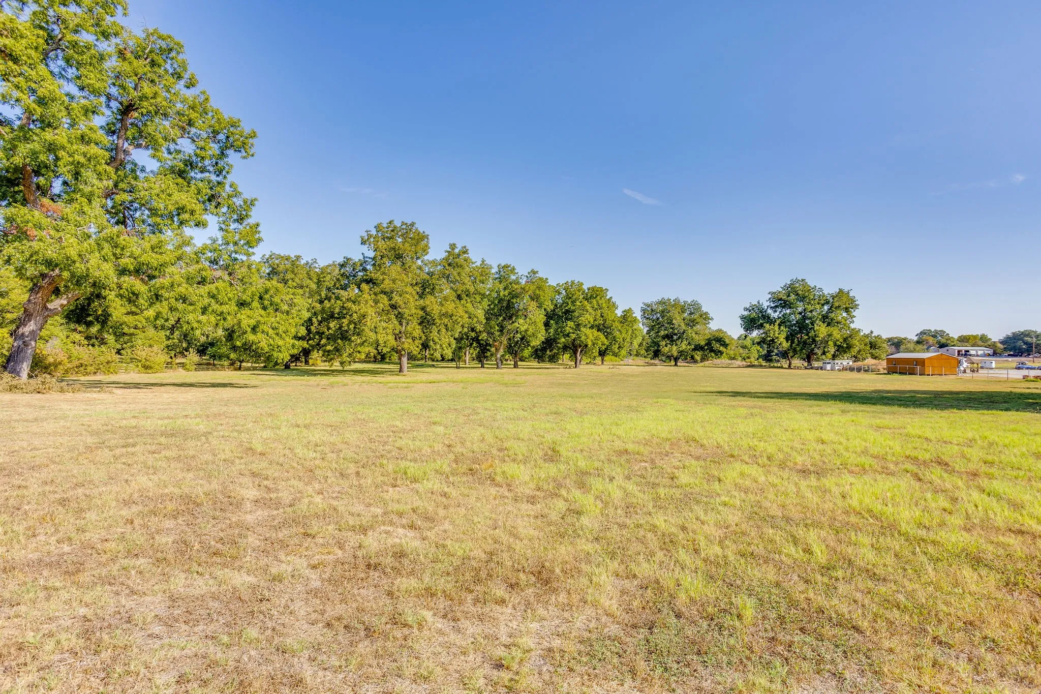 Single Family Residence For Sale in Parker County , 1590 Airport Road, Aledo, Texas 76008, 3 Bedroom, 3 Bathroom, Garage spaces, 2,360 Sqft, built in 2002, mls#21401013, Real Estate Agent in Aledo, Homes For Sale in Parker county, Homes For Sale in Aledo, Realtor in Aledo Texas, Real Estate Brokerage Independent Realty Texas, Luminita Cordes Realtor
