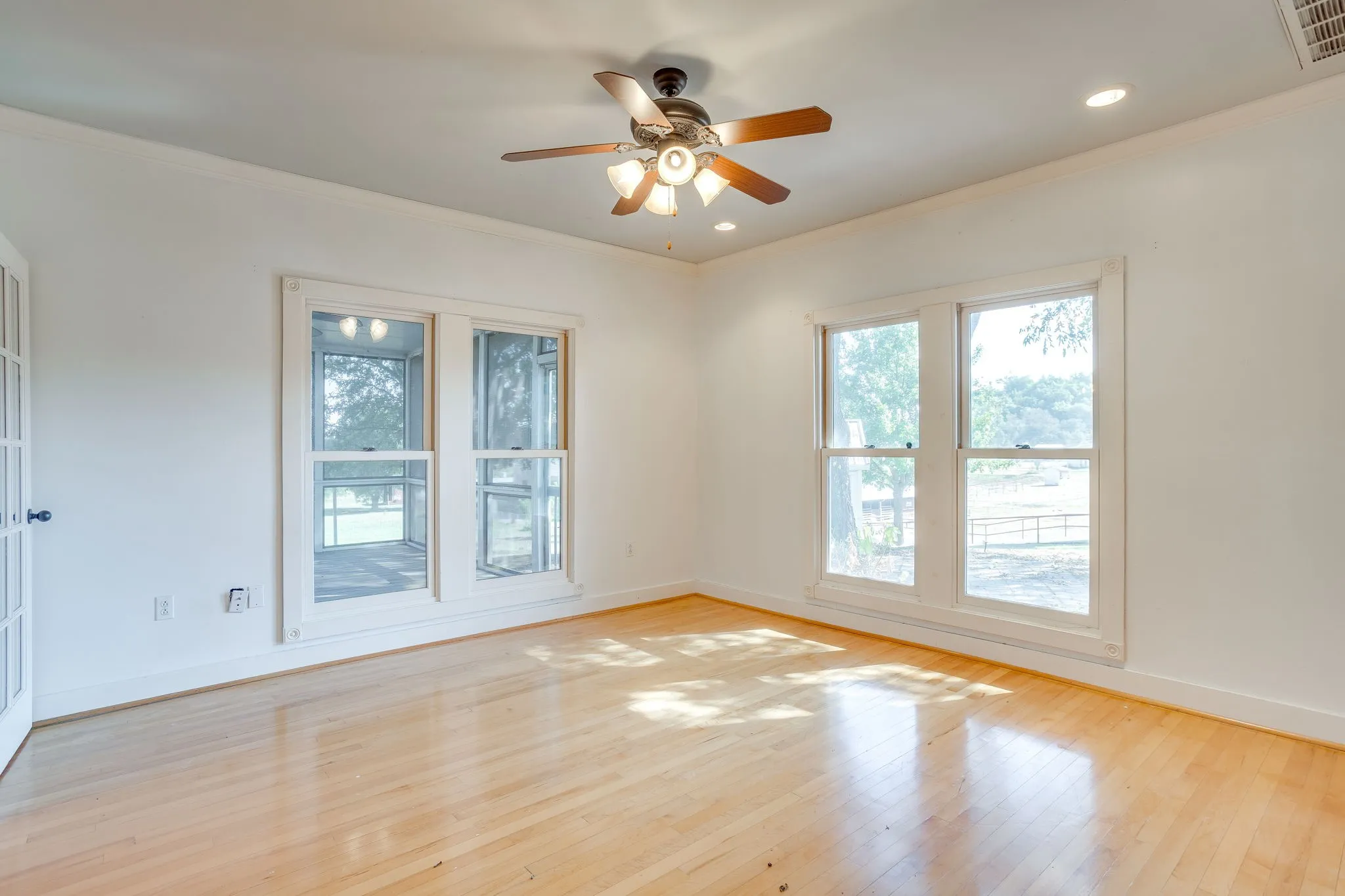 Single Family Residence For Sale in Parker County , 1590 Airport Road, Aledo, Texas 76008, 3 Bedroom, 3 Bathroom, Garage spaces, 2,360 Sqft, built in 2002, mls#21401013, Real Estate Agent in Aledo, Homes For Sale in Parker county, Homes For Sale in Aledo, Realtor in Aledo Texas, Real Estate Brokerage Independent Realty Texas, Luminita Cordes Realtor