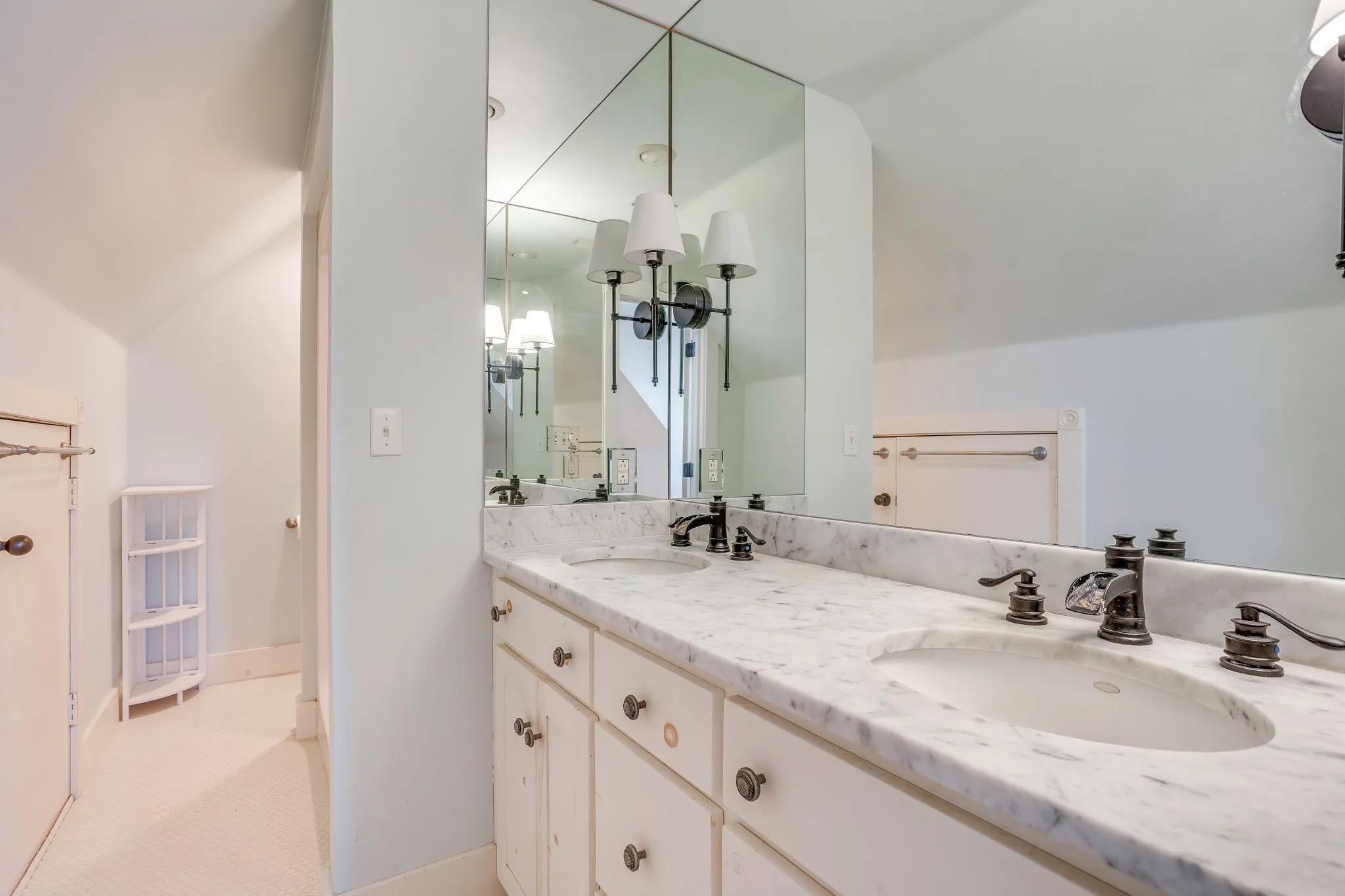 Single Family Residence For Sale in Parker County , 1590 Airport Road, Aledo, Texas 76008, 3 Bedroom, 3 Bathroom, Garage spaces, 2,360 Sqft, built in 2002, mls#21401013, Real Estate Agent in Aledo, Homes For Sale in Parker county, Homes For Sale in Aledo, Realtor in Aledo Texas, Real Estate Brokerage Independent Realty Texas, Luminita Cordes Realtor