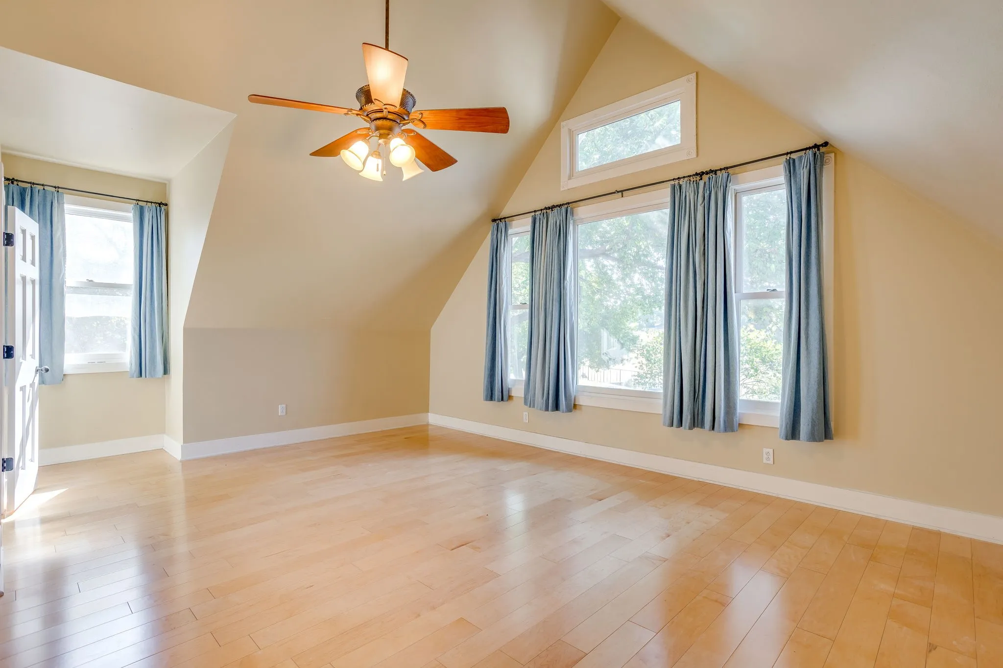 Single Family Residence For Sale in Parker County , 1590 Airport Road, Aledo, Texas 76008, 3 Bedroom, 3 Bathroom, Garage spaces, 2,360 Sqft, built in 2002, mls#21401013, Real Estate Agent in Aledo, Homes For Sale in Parker county, Homes For Sale in Aledo, Realtor in Aledo Texas, Real Estate Brokerage Independent Realty Texas, Luminita Cordes Realtor