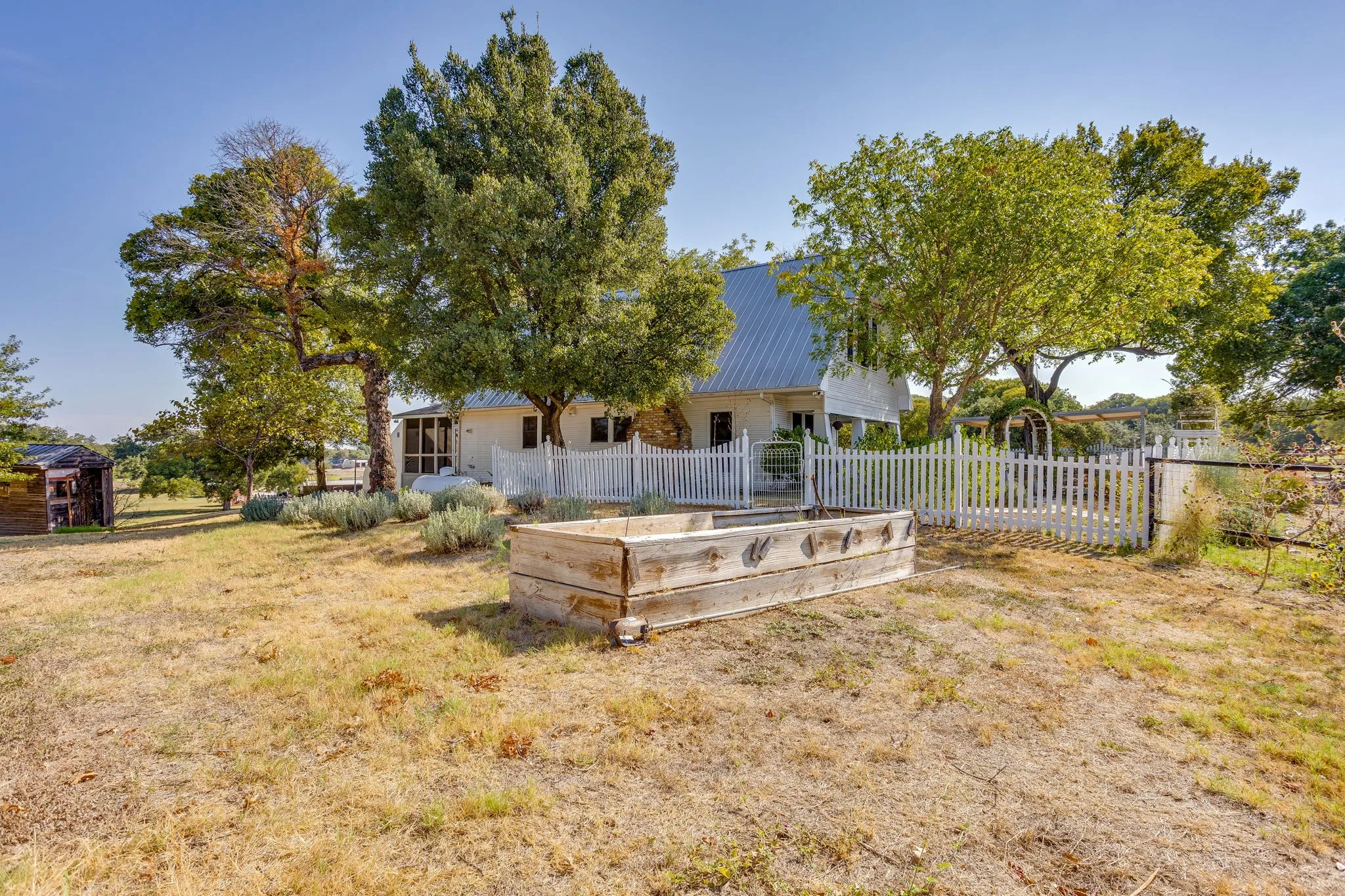 Single Family Residence For Sale in Parker County , 1590 Airport Road, Aledo, Texas 76008, 3 Bedroom, 3 Bathroom, Garage spaces, 2,360 Sqft, built in 2002, mls#21401013, Real Estate Agent in Aledo, Homes For Sale in Parker county, Homes For Sale in Aledo, Realtor in Aledo Texas, Real Estate Brokerage Independent Realty Texas, Luminita Cordes Realtor