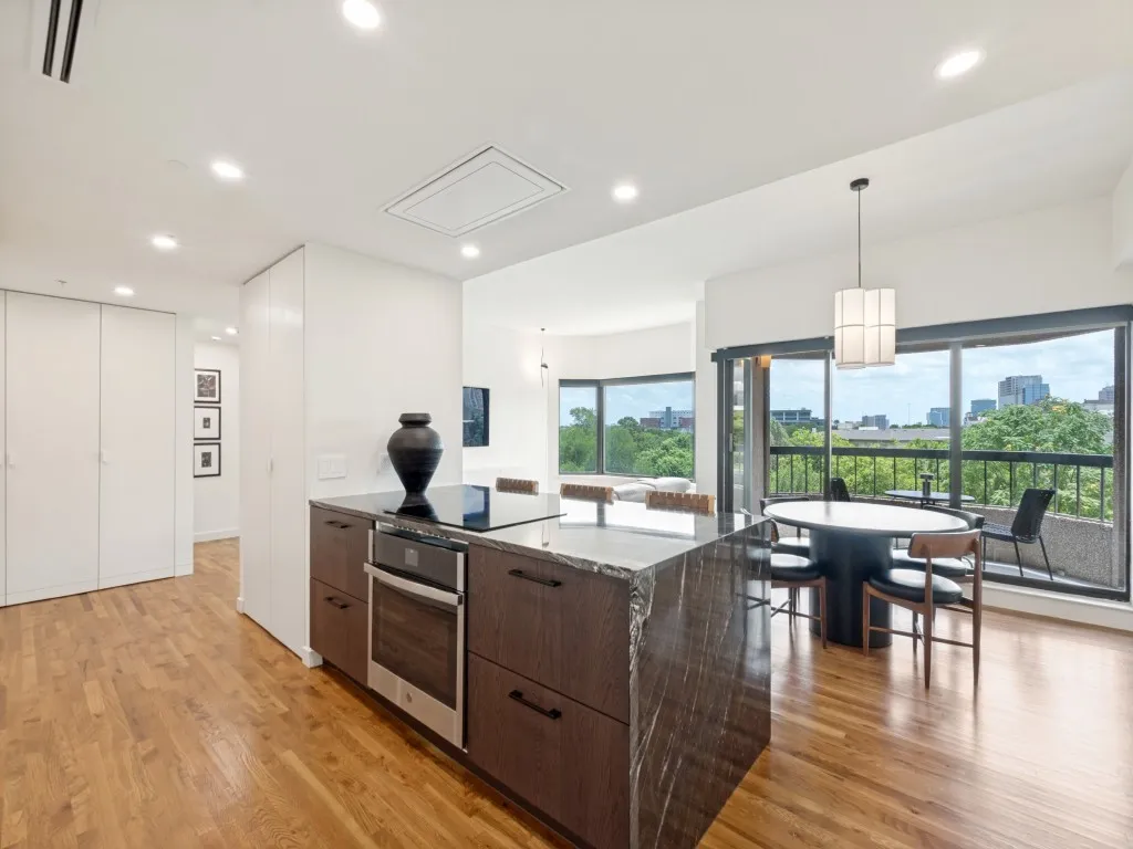 Condominium For Rent in Dallas County , 3030 Mckinney Avenue 1005, Dallas, Texas 75204, 1 Bedroom, 1 Bathroom, 1 Garage spaces, 996 Sqft, built in 1981, mls#21402646, Real Estate Agent in Dallas, Homes For Rent in Dallas county, Homes For Rent in Dallas, Realtor in Dallas Texas, Real Estate Brokerage Independent Realty Texas, Luminita Cordes Realtor