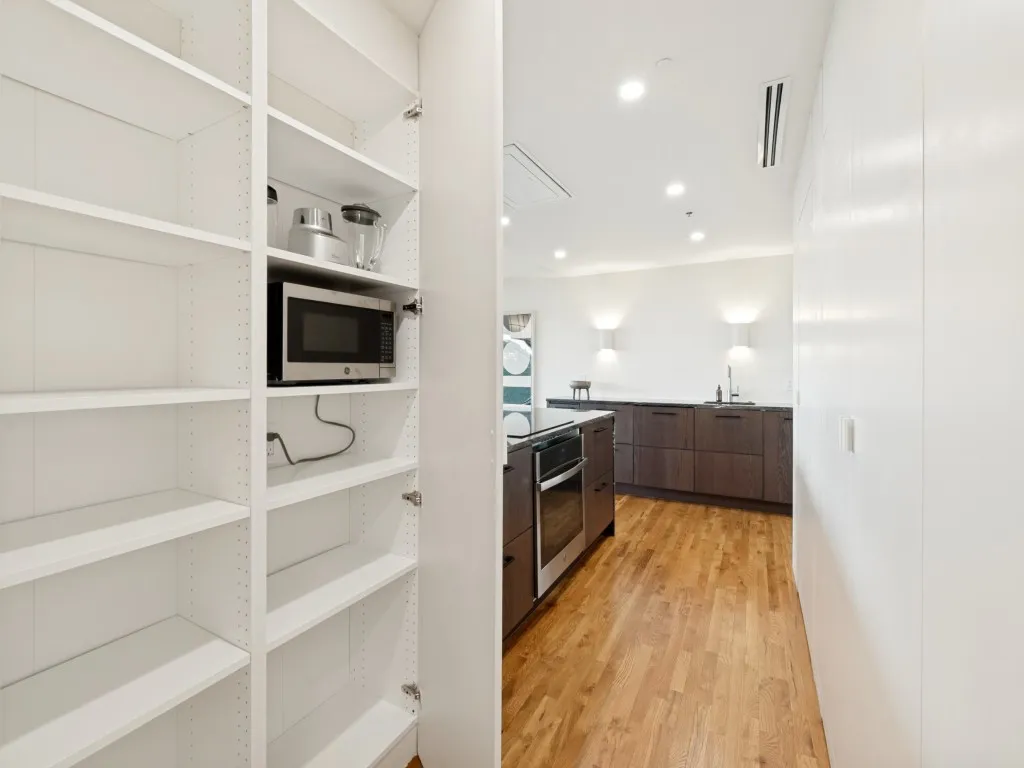 Condominium For Rent in Dallas County , 3030 Mckinney Avenue 1005, Dallas, Texas 75204, 1 Bedroom, 1 Bathroom, 1 Garage spaces, 996 Sqft, built in 1981, mls#21402646, Real Estate Agent in Dallas, Homes For Rent in Dallas county, Homes For Rent in Dallas, Realtor in Dallas Texas, Real Estate Brokerage Independent Realty Texas, Luminita Cordes Realtor