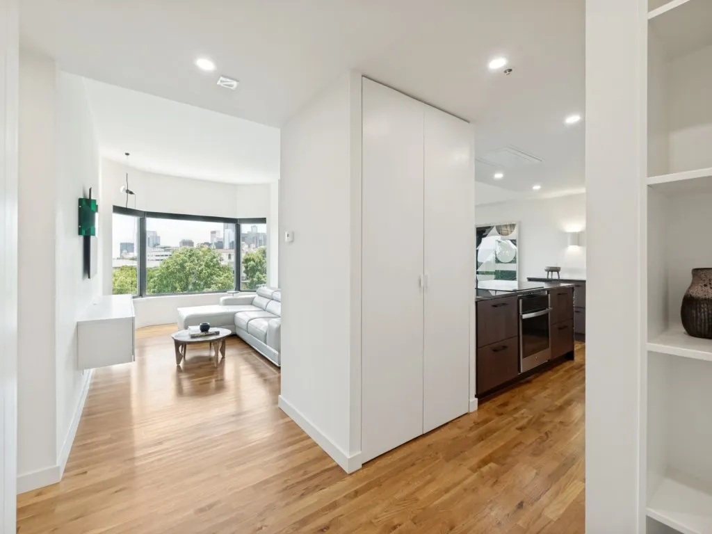 Condominium For Rent in Dallas County , 3030 Mckinney Avenue 1005, Dallas, Texas 75204, 1 Bedroom, 1 Bathroom, 1 Garage spaces, 996 Sqft, built in 1981, mls#21402646, Real Estate Agent in Dallas, Homes For Rent in Dallas county, Homes For Rent in Dallas, Realtor in Dallas Texas, Real Estate Brokerage Independent Realty Texas, Luminita Cordes Realtor