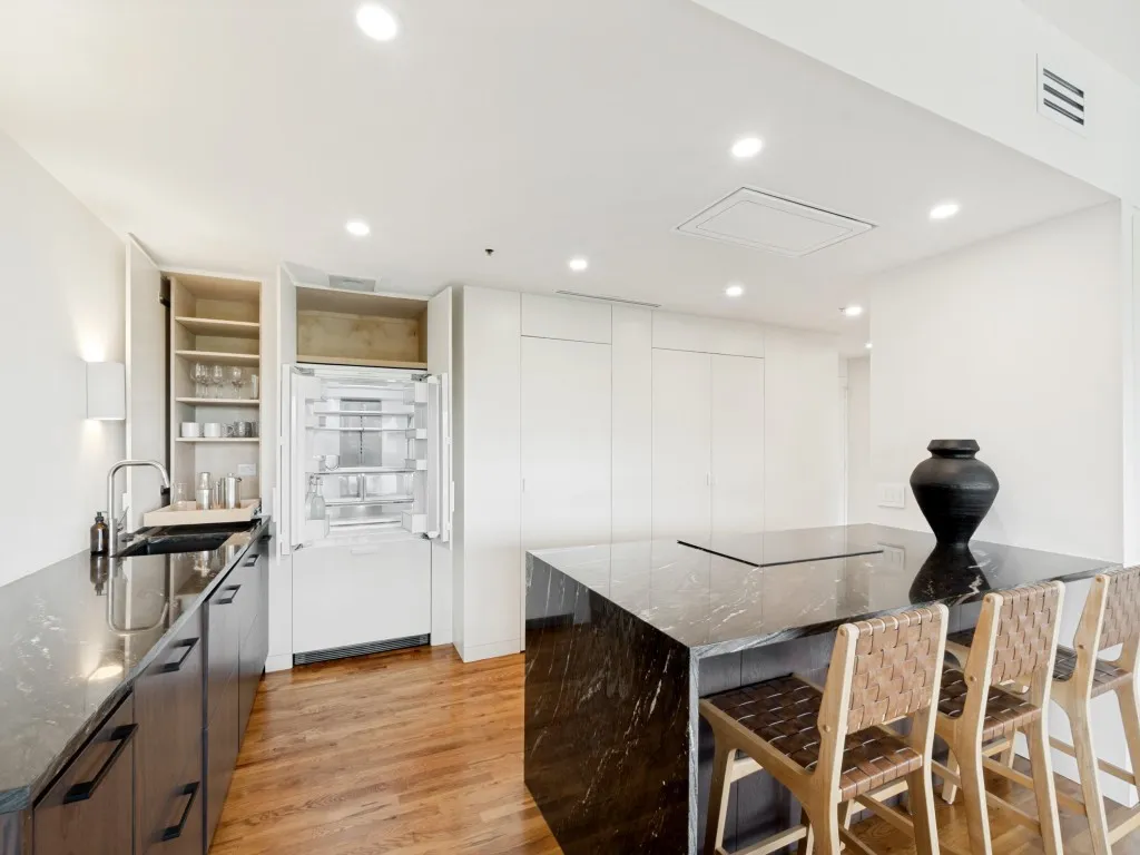 Condominium For Rent in Dallas County , 3030 Mckinney Avenue 1005, Dallas, Texas 75204, 1 Bedroom, 1 Bathroom, 1 Garage spaces, 996 Sqft, built in 1981, mls#21402646, Real Estate Agent in Dallas, Homes For Rent in Dallas county, Homes For Rent in Dallas, Realtor in Dallas Texas, Real Estate Brokerage Independent Realty Texas, Luminita Cordes Realtor