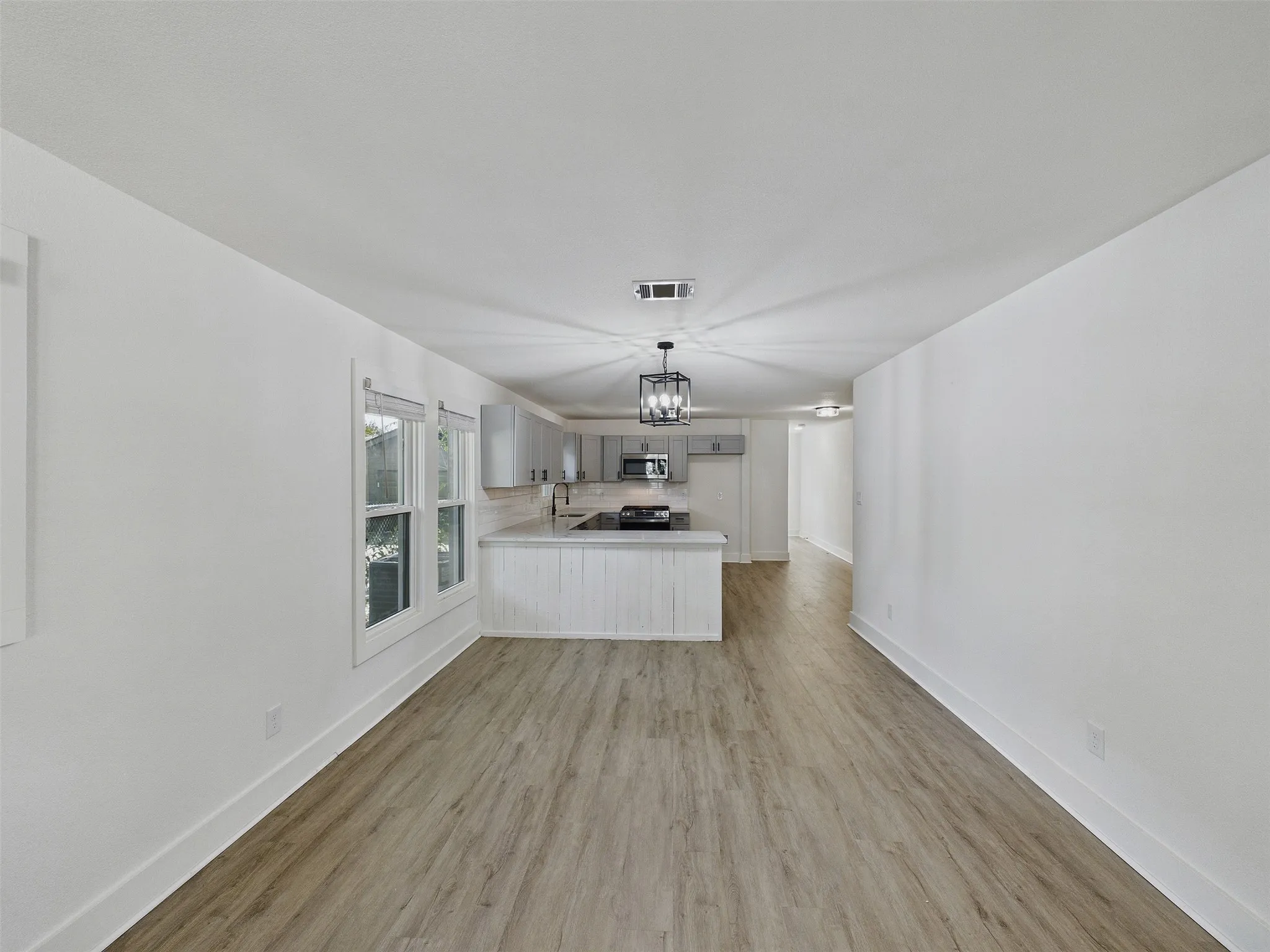 Single Family Residence For Rent in Dallas County , 1026 Cedar Hill Avenue, Dallas, Texas 75208, 3 Bedroom, 2 Bathroom, Garage spaces, 1,380 Sqft, built in 1925, mls#21399732, Real Estate Agent in Dallas, Homes For Rent in Dallas county, Homes For Rent in Dallas, Realtor in Dallas Texas, Real Estate Brokerage Independent Realty Texas, Luminita Cordes Realtor