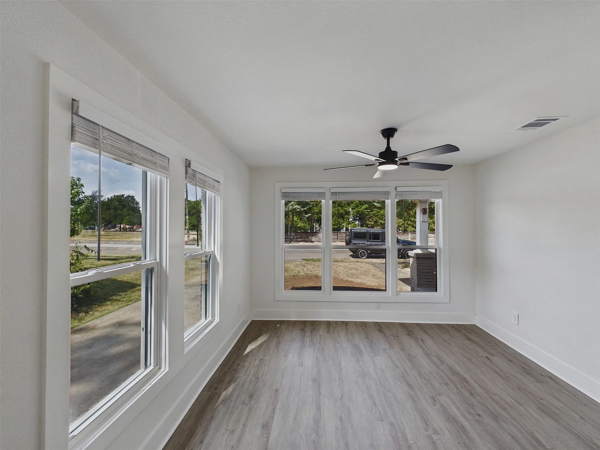 Single Family Residence For Rent in Dallas County , 1026 Cedar Hill Avenue, Dallas, Texas 75208, 3 Bedroom, 2 Bathroom, Garage spaces, 1,380 Sqft, built in 1925, mls#21399732, Real Estate Agent in Dallas, Homes For Rent in Dallas county, Homes For Rent in Dallas, Realtor in Dallas Texas, Real Estate Brokerage Independent Realty Texas, Luminita Cordes Realtor