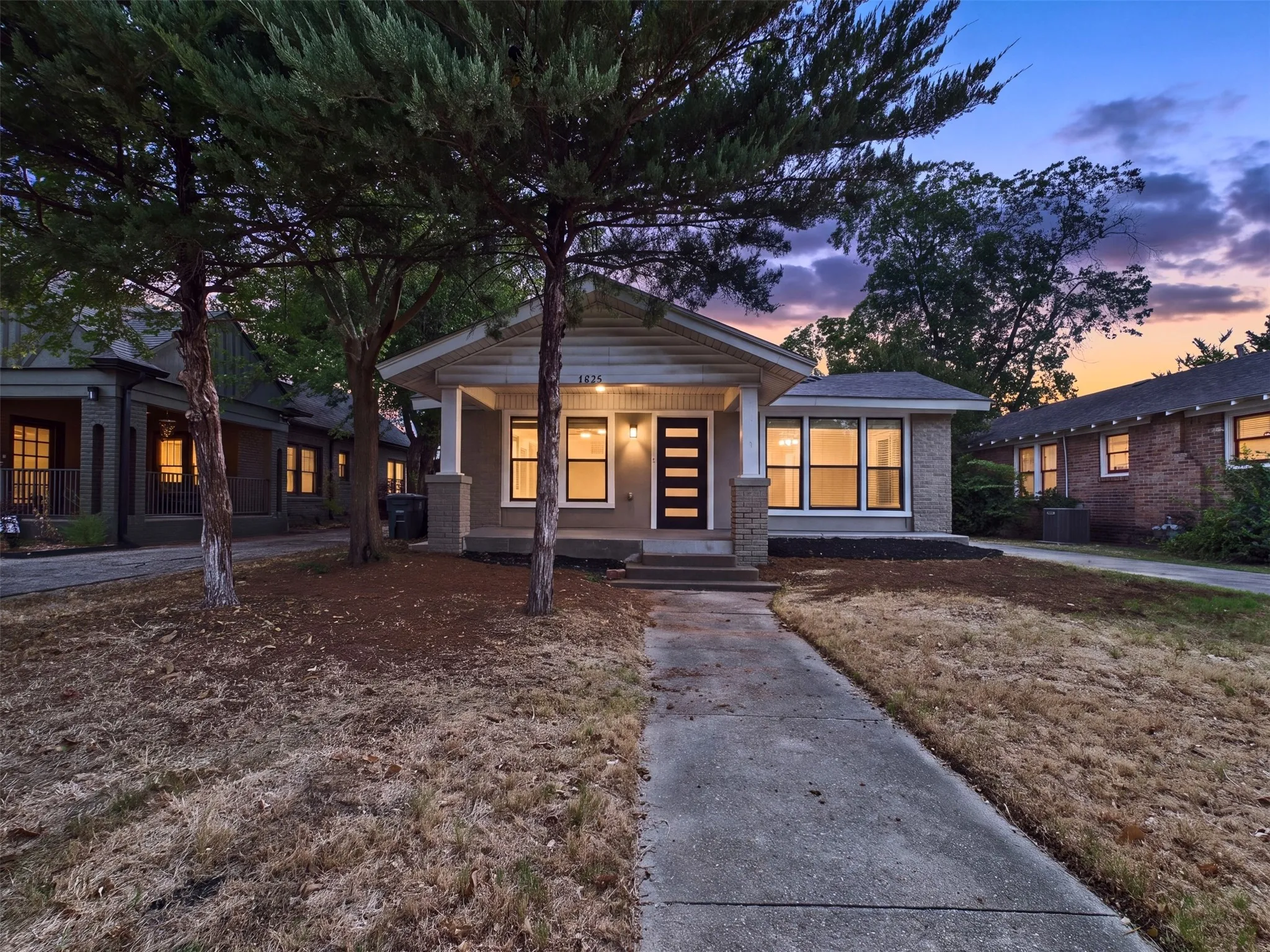 Single Family Residence For Rent in Dallas County , 1026 Cedar Hill Avenue, Dallas, Texas 75208, 3 Bedroom, 2 Bathroom, Garage spaces, 1,380 Sqft, built in 1925, mls#21399732, Real Estate Agent in Dallas, Homes For Rent in Dallas county, Homes For Rent in Dallas, Realtor in Dallas Texas, Real Estate Brokerage Independent Realty Texas, Luminita Cordes Realtor
