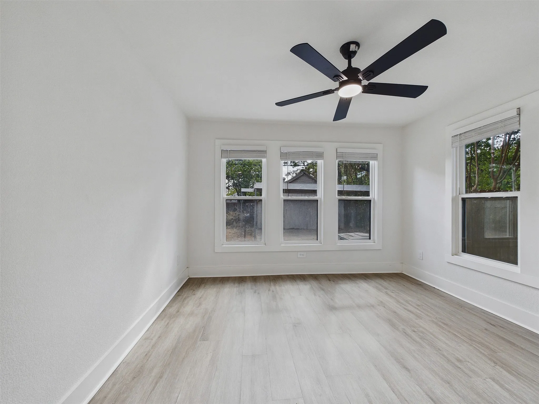 Single Family Residence For Rent in Dallas County , 1026 Cedar Hill Avenue, Dallas, Texas 75208, 3 Bedroom, 2 Bathroom, Garage spaces, 1,380 Sqft, built in 1925, mls#21399732, Real Estate Agent in Dallas, Homes For Rent in Dallas county, Homes For Rent in Dallas, Realtor in Dallas Texas, Real Estate Brokerage Independent Realty Texas, Luminita Cordes Realtor