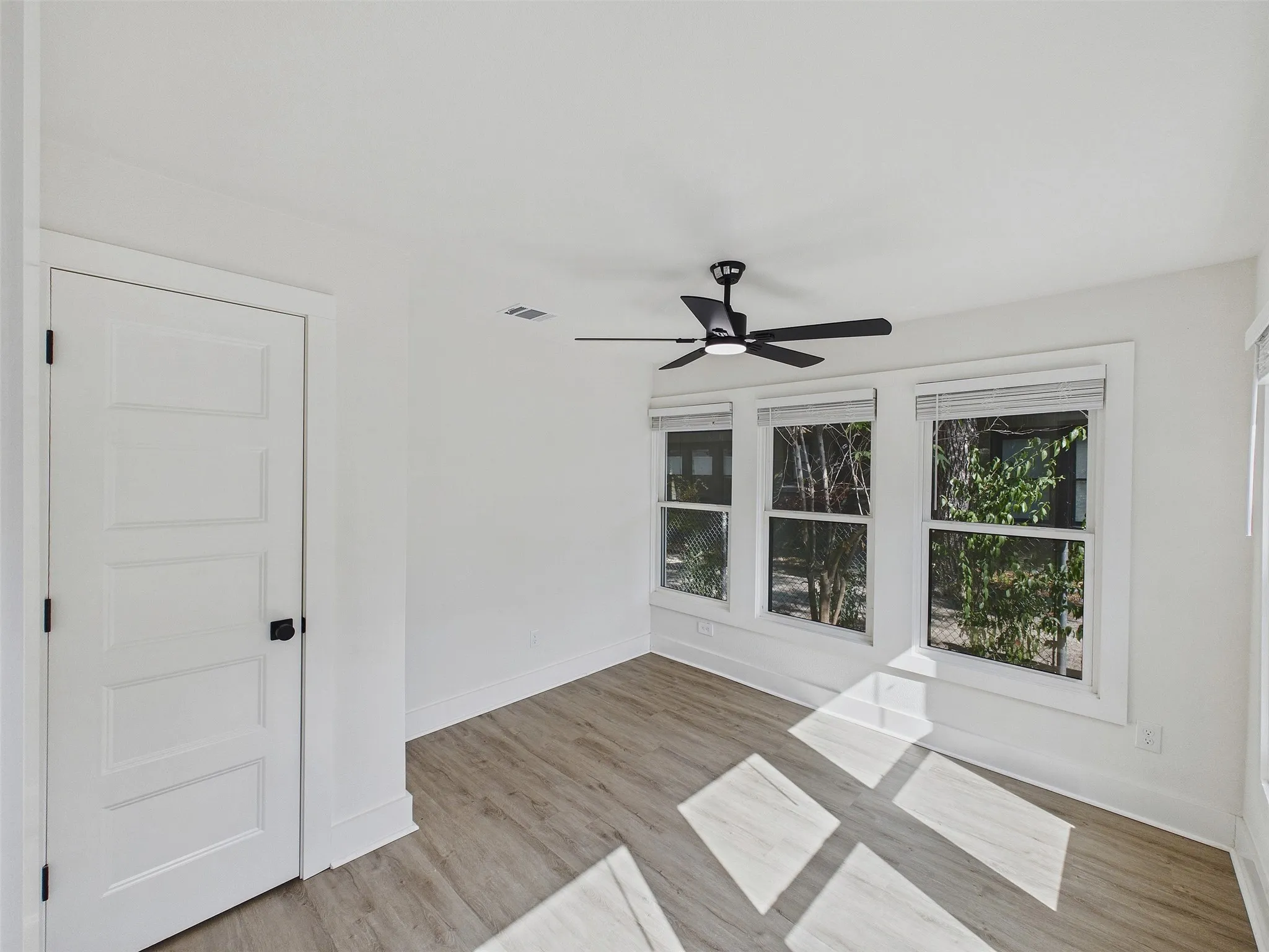 Single Family Residence For Rent in Dallas County , 1026 Cedar Hill Avenue, Dallas, Texas 75208, 3 Bedroom, 2 Bathroom, Garage spaces, 1,380 Sqft, built in 1925, mls#21399732, Real Estate Agent in Dallas, Homes For Rent in Dallas county, Homes For Rent in Dallas, Realtor in Dallas Texas, Real Estate Brokerage Independent Realty Texas, Luminita Cordes Realtor