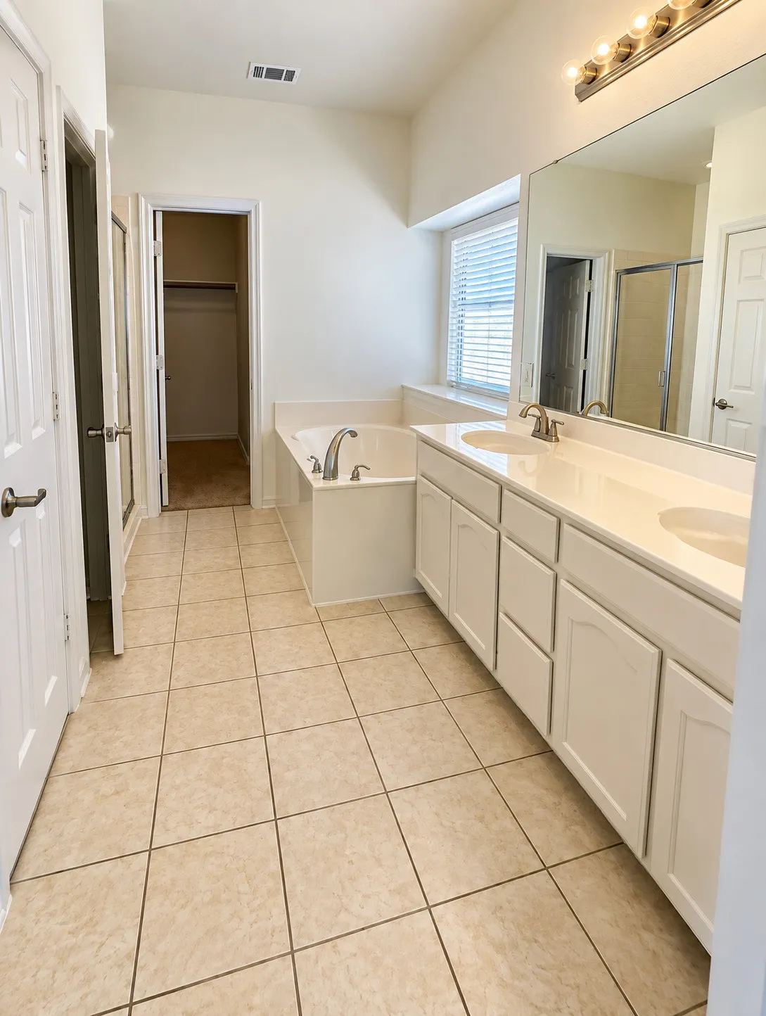 Single Family Residence For Rent in Tarrant County , 6344 Ferncreek Lane, Fort Worth, Texas 76179, 3 Bedroom, 2 Bathroom, 1 Garage spaces, 1,884 Sqft, built in 2005, mls#21402772, Real Estate Agent in Fort Worth, Homes For Rent in Tarrant county, Homes For Rent in Fort Worth, Realtor in Fort Worth Texas, Real Estate Brokerage Independent Realty Texas, Luminita Cordes Realtor