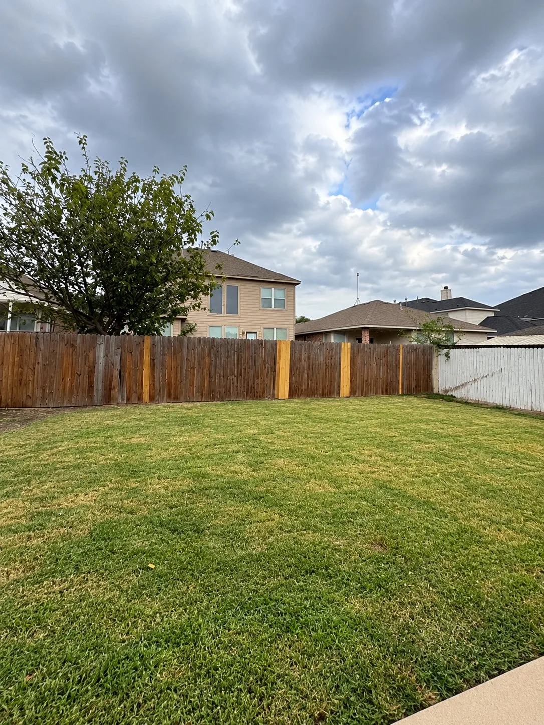 Single Family Residence For Rent in Tarrant County , 6344 Ferncreek Lane, Fort Worth, Texas 76179, 3 Bedroom, 2 Bathroom, 1 Garage spaces, 1,884 Sqft, built in 2005, mls#21402772, Real Estate Agent in Fort Worth, Homes For Rent in Tarrant county, Homes For Rent in Fort Worth, Realtor in Fort Worth Texas, Real Estate Brokerage Independent Realty Texas, Luminita Cordes Realtor