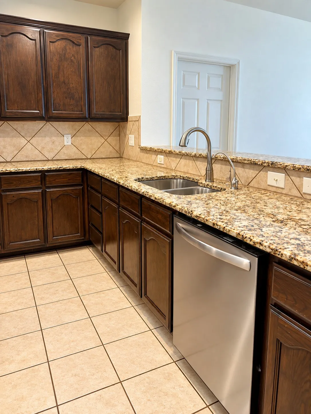 Single Family Residence For Rent in Tarrant County , 6344 Ferncreek Lane, Fort Worth, Texas 76179, 3 Bedroom, 2 Bathroom, 1 Garage spaces, 1,884 Sqft, built in 2005, mls#21402772, Real Estate Agent in Fort Worth, Homes For Rent in Tarrant county, Homes For Rent in Fort Worth, Realtor in Fort Worth Texas, Real Estate Brokerage Independent Realty Texas, Luminita Cordes Realtor