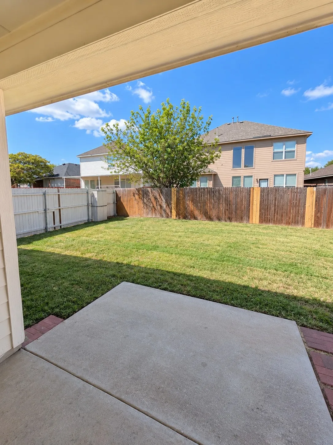 Single Family Residence For Rent in Tarrant County , 6344 Ferncreek Lane, Fort Worth, Texas 76179, 3 Bedroom, 2 Bathroom, 1 Garage spaces, 1,884 Sqft, built in 2005, mls#21402772, Real Estate Agent in Fort Worth, Homes For Rent in Tarrant county, Homes For Rent in Fort Worth, Realtor in Fort Worth Texas, Real Estate Brokerage Independent Realty Texas, Luminita Cordes Realtor
