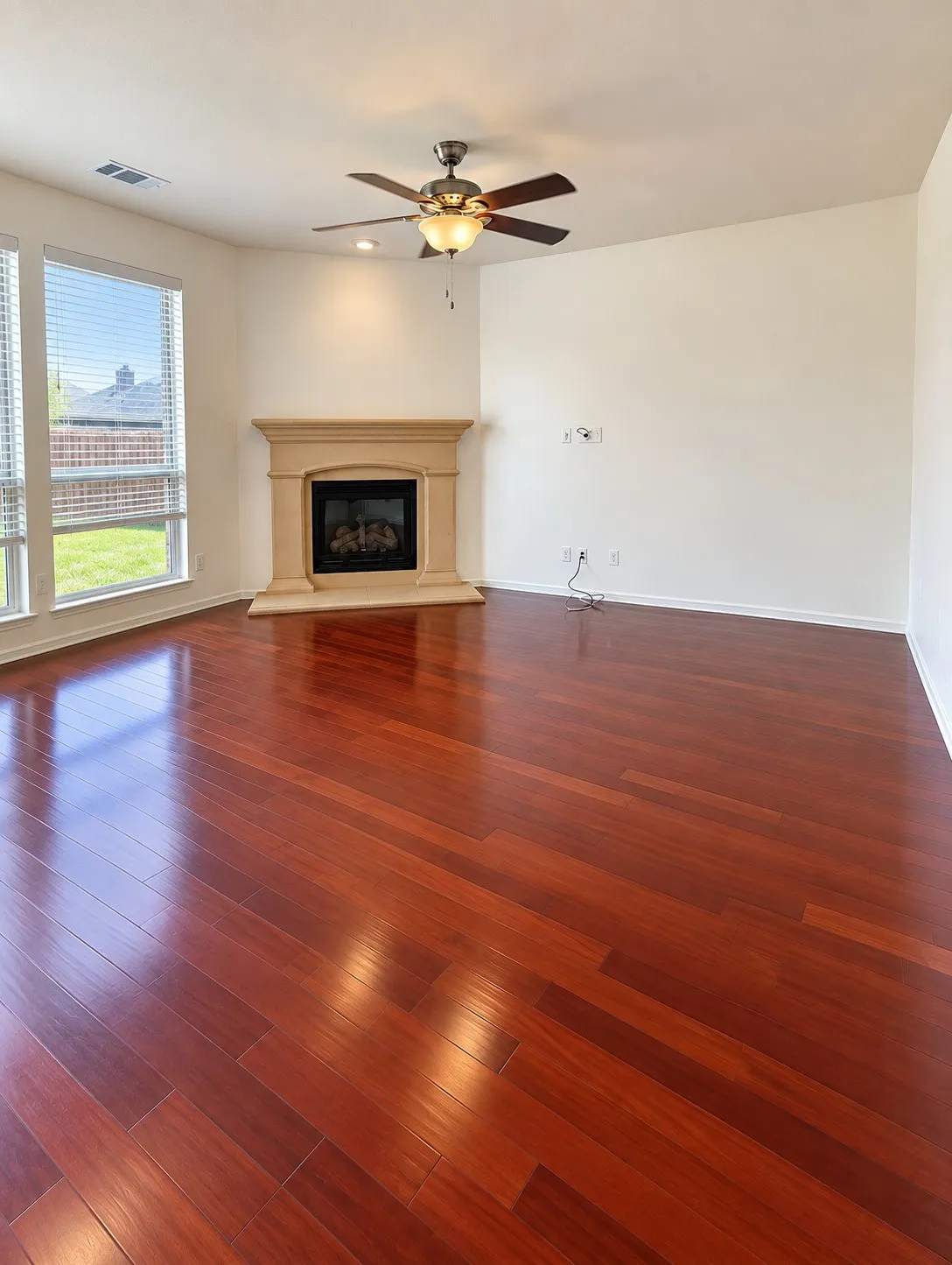 Single Family Residence For Rent in Tarrant County , 6344 Ferncreek Lane, Fort Worth, Texas 76179, 3 Bedroom, 2 Bathroom, 1 Garage spaces, 1,884 Sqft, built in 2005, mls#21402772, Real Estate Agent in Fort Worth, Homes For Rent in Tarrant county, Homes For Rent in Fort Worth, Realtor in Fort Worth Texas, Real Estate Brokerage Independent Realty Texas, Luminita Cordes Realtor
