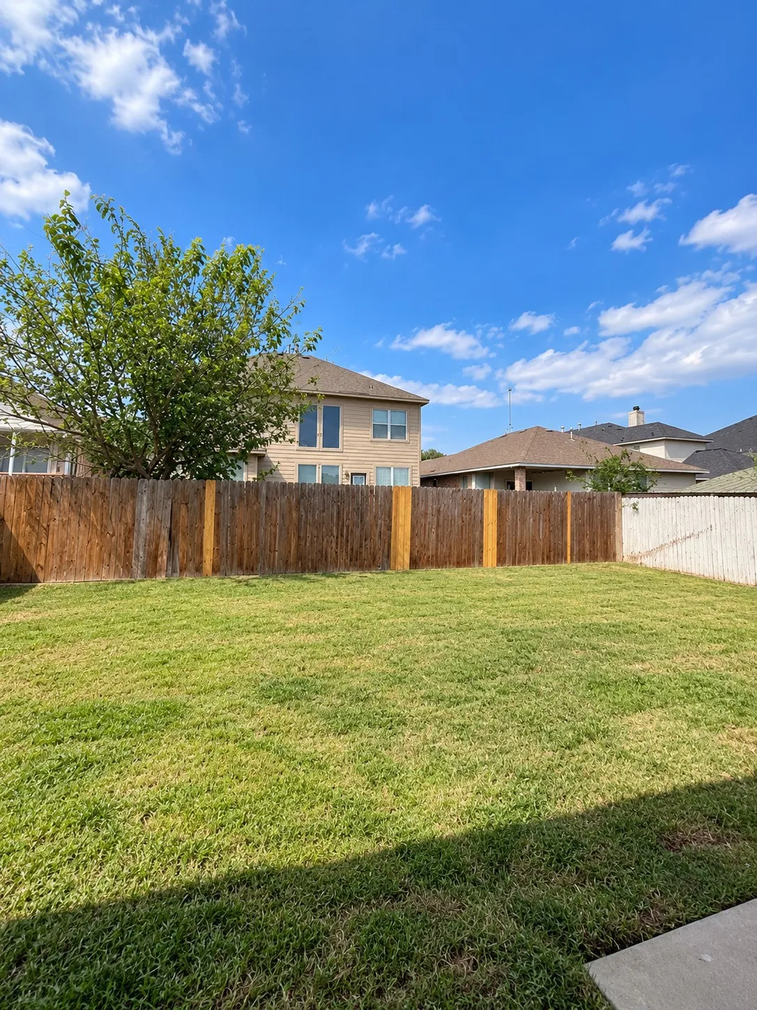 Single Family Residence For Rent in Tarrant County , 6344 Ferncreek Lane, Fort Worth, Texas 76179, 3 Bedroom, 2 Bathroom, 1 Garage spaces, 1,884 Sqft, built in 2005, mls#21402772, Real Estate Agent in Fort Worth, Homes For Rent in Tarrant county, Homes For Rent in Fort Worth, Realtor in Fort Worth Texas, Real Estate Brokerage Independent Realty Texas, Luminita Cordes Realtor