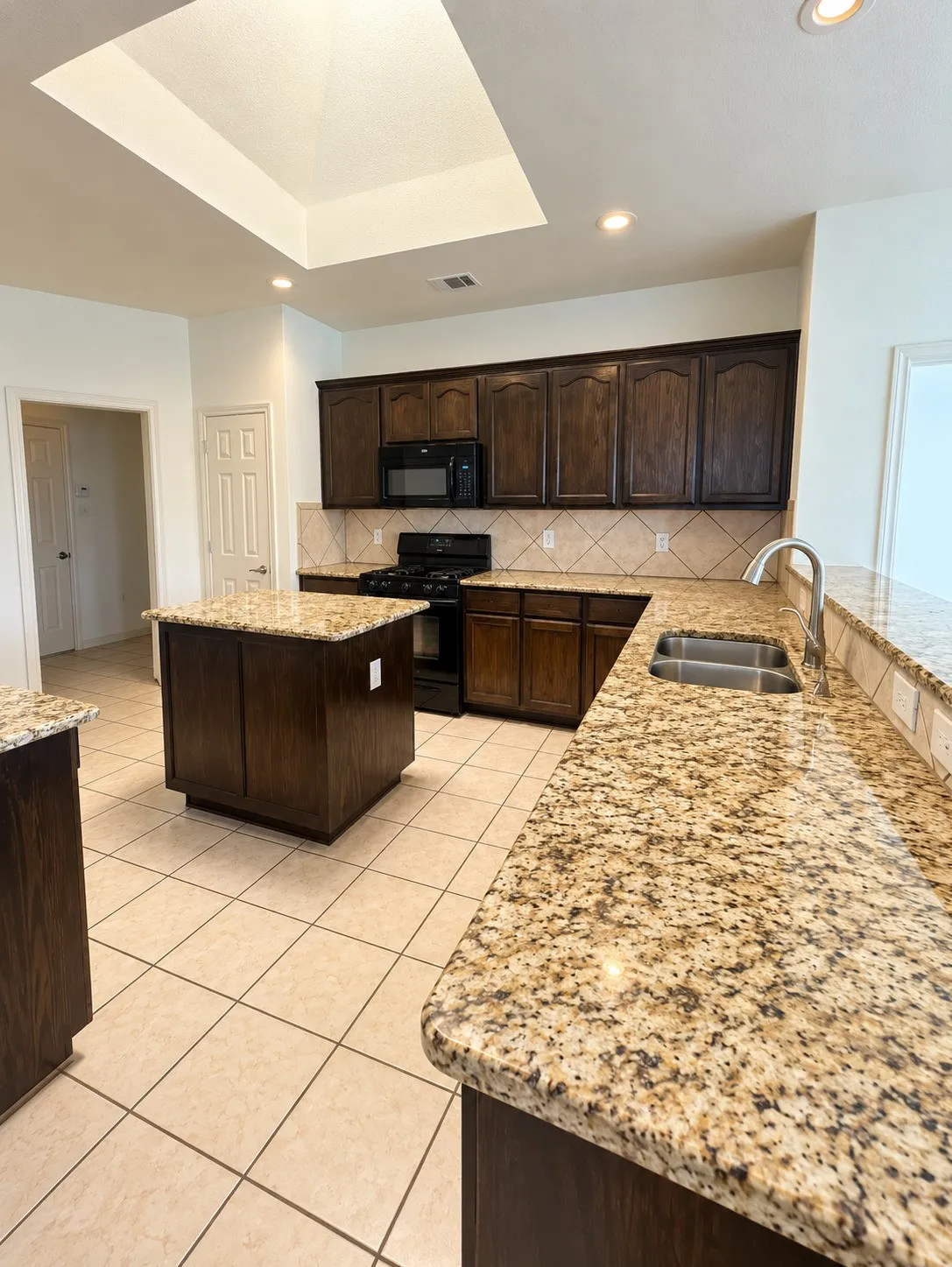 Single Family Residence For Rent in Tarrant County , 6344 Ferncreek Lane, Fort Worth, Texas 76179, 3 Bedroom, 2 Bathroom, 1 Garage spaces, 1,884 Sqft, built in 2005, mls#21402772, Real Estate Agent in Fort Worth, Homes For Rent in Tarrant county, Homes For Rent in Fort Worth, Realtor in Fort Worth Texas, Real Estate Brokerage Independent Realty Texas, Luminita Cordes Realtor