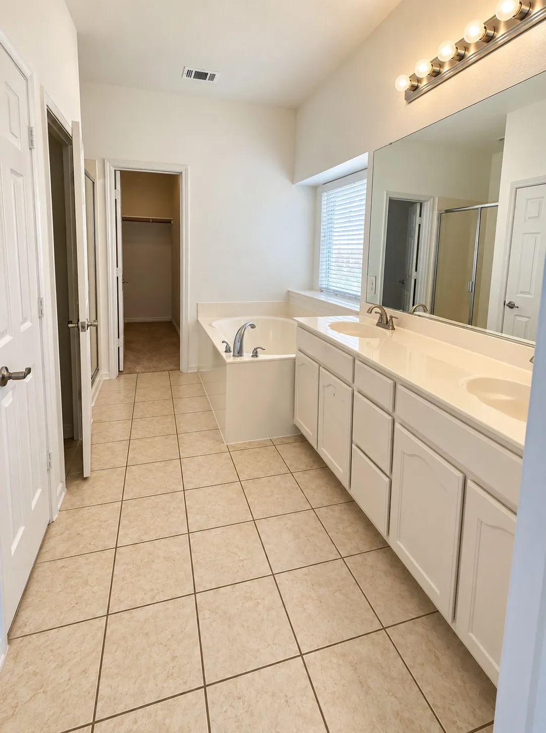 Single Family Residence For Rent in Tarrant County , 6344 Ferncreek Lane, Fort Worth, Texas 76179, 3 Bedroom, 2 Bathroom, 1 Garage spaces, 1,884 Sqft, built in 2005, mls#21402772, Real Estate Agent in Fort Worth, Homes For Rent in Tarrant county, Homes For Rent in Fort Worth, Realtor in Fort Worth Texas, Real Estate Brokerage Independent Realty Texas, Luminita Cordes Realtor
