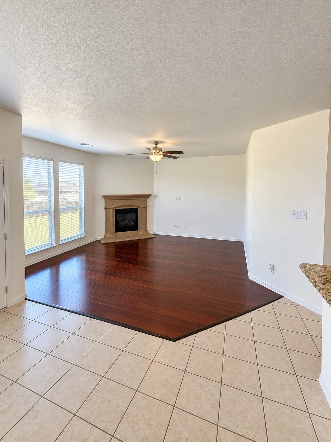 Single Family Residence For Rent in Tarrant County , 6344 Ferncreek Lane, Fort Worth, Texas 76179, 3 Bedroom, 2 Bathroom, 1 Garage spaces, 1,884 Sqft, built in 2005, mls#21402772, Real Estate Agent in Fort Worth, Homes For Rent in Tarrant county, Homes For Rent in Fort Worth, Realtor in Fort Worth Texas, Real Estate Brokerage Independent Realty Texas, Luminita Cordes Realtor