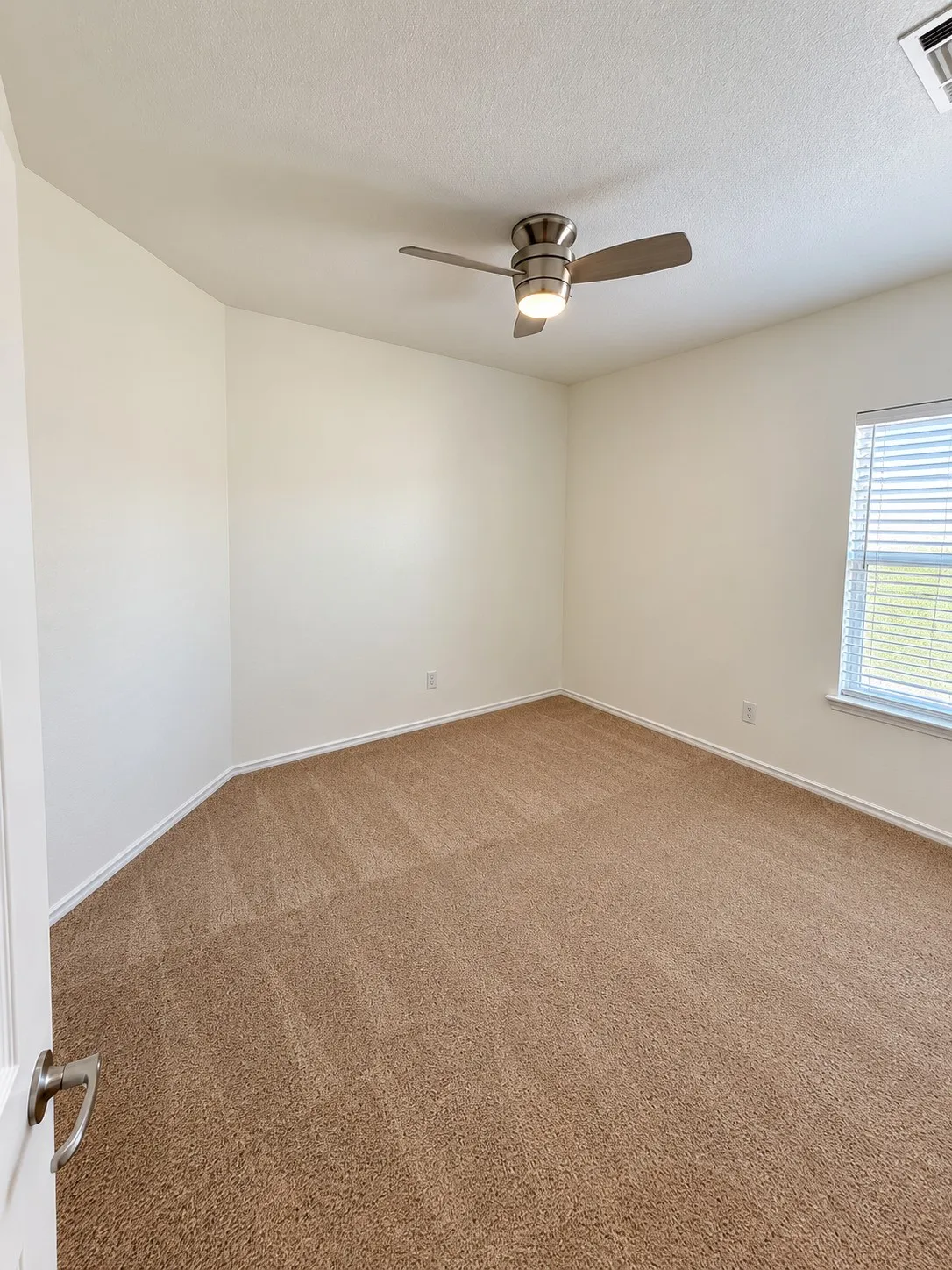Single Family Residence For Rent in Tarrant County , 6344 Ferncreek Lane, Fort Worth, Texas 76179, 3 Bedroom, 2 Bathroom, 1 Garage spaces, 1,884 Sqft, built in 2005, mls#21402772, Real Estate Agent in Fort Worth, Homes For Rent in Tarrant county, Homes For Rent in Fort Worth, Realtor in Fort Worth Texas, Real Estate Brokerage Independent Realty Texas, Luminita Cordes Realtor