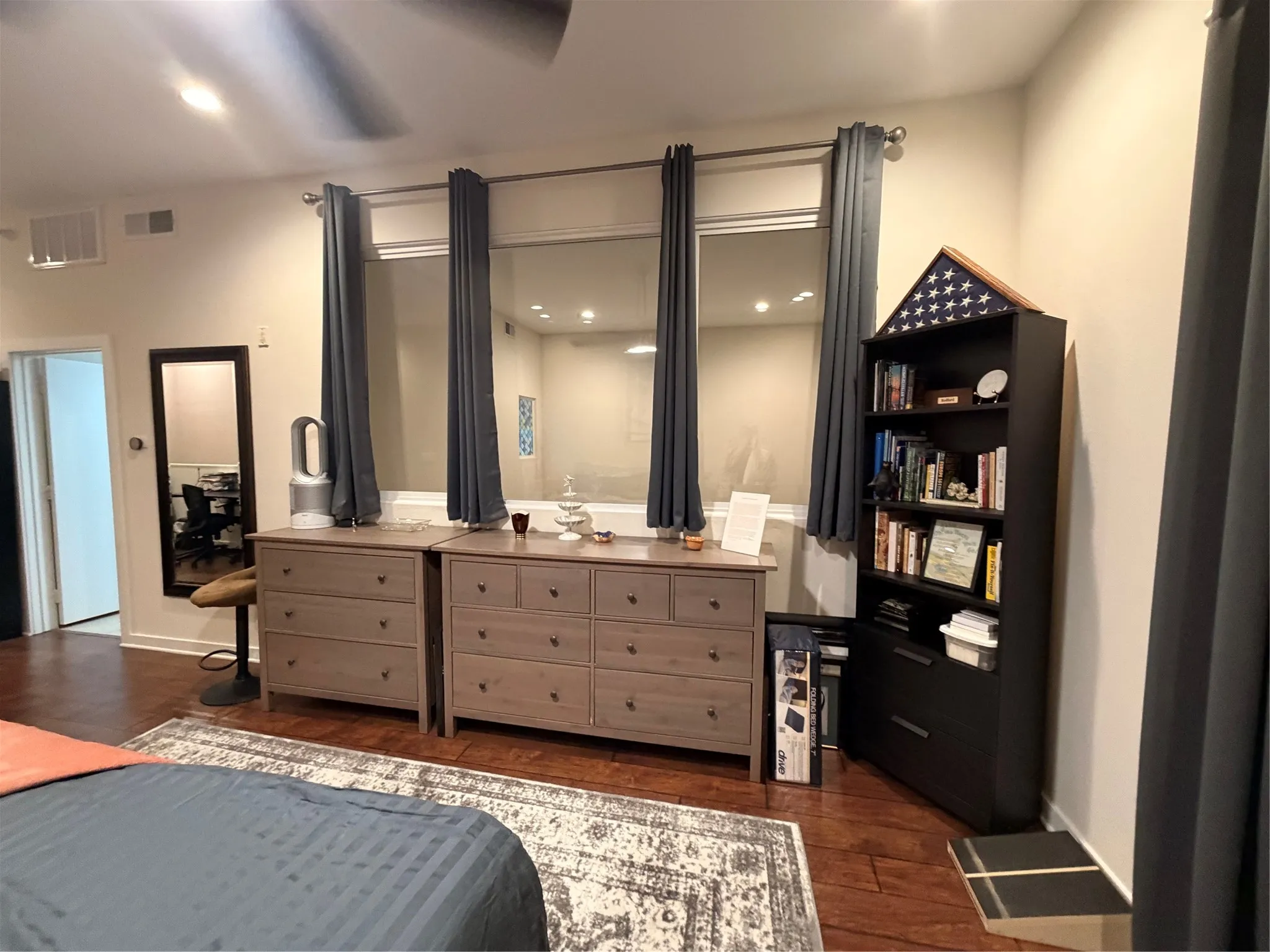 Condominium For Sale in Tarrant County , 2608 Museum Way 3211, Fort Worth, Texas 76107, 2 Bedroom, 3 Bathroom, 1 Garage spaces, 1,730 Sqft, built in 2006, mls#21402785, Real Estate Agent in Fort Worth, Homes For Sale in Tarrant county, Homes For Sale in Fort Worth, Realtor in Fort Worth Texas, Real Estate Brokerage Independent Realty Texas, Luminita Cordes Realtor