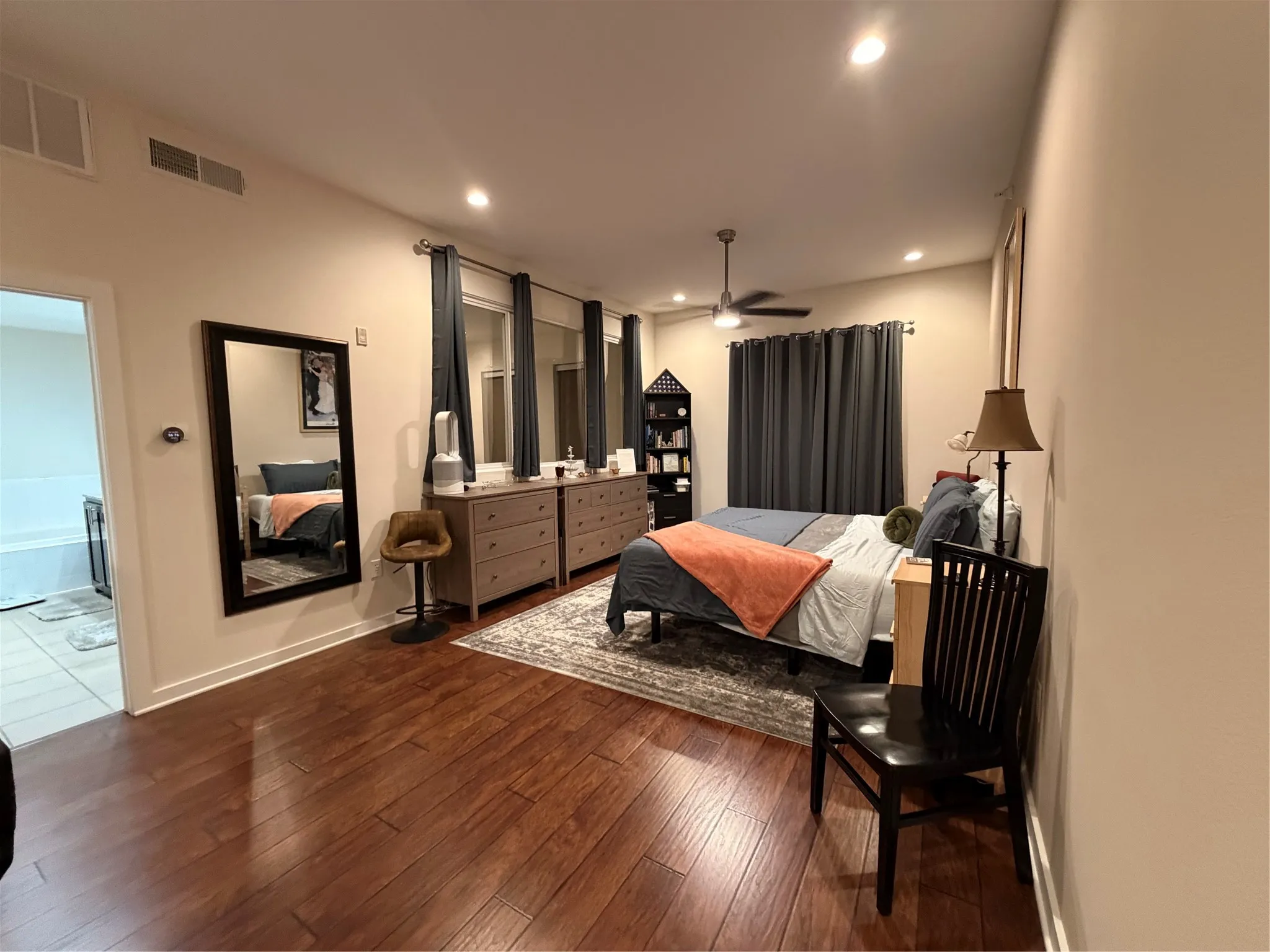 Condominium For Sale in Tarrant County , 2608 Museum Way 3211, Fort Worth, Texas 76107, 2 Bedroom, 3 Bathroom, 1 Garage spaces, 1,730 Sqft, built in 2006, mls#21402785, Real Estate Agent in Fort Worth, Homes For Sale in Tarrant county, Homes For Sale in Fort Worth, Realtor in Fort Worth Texas, Real Estate Brokerage Independent Realty Texas, Luminita Cordes Realtor
